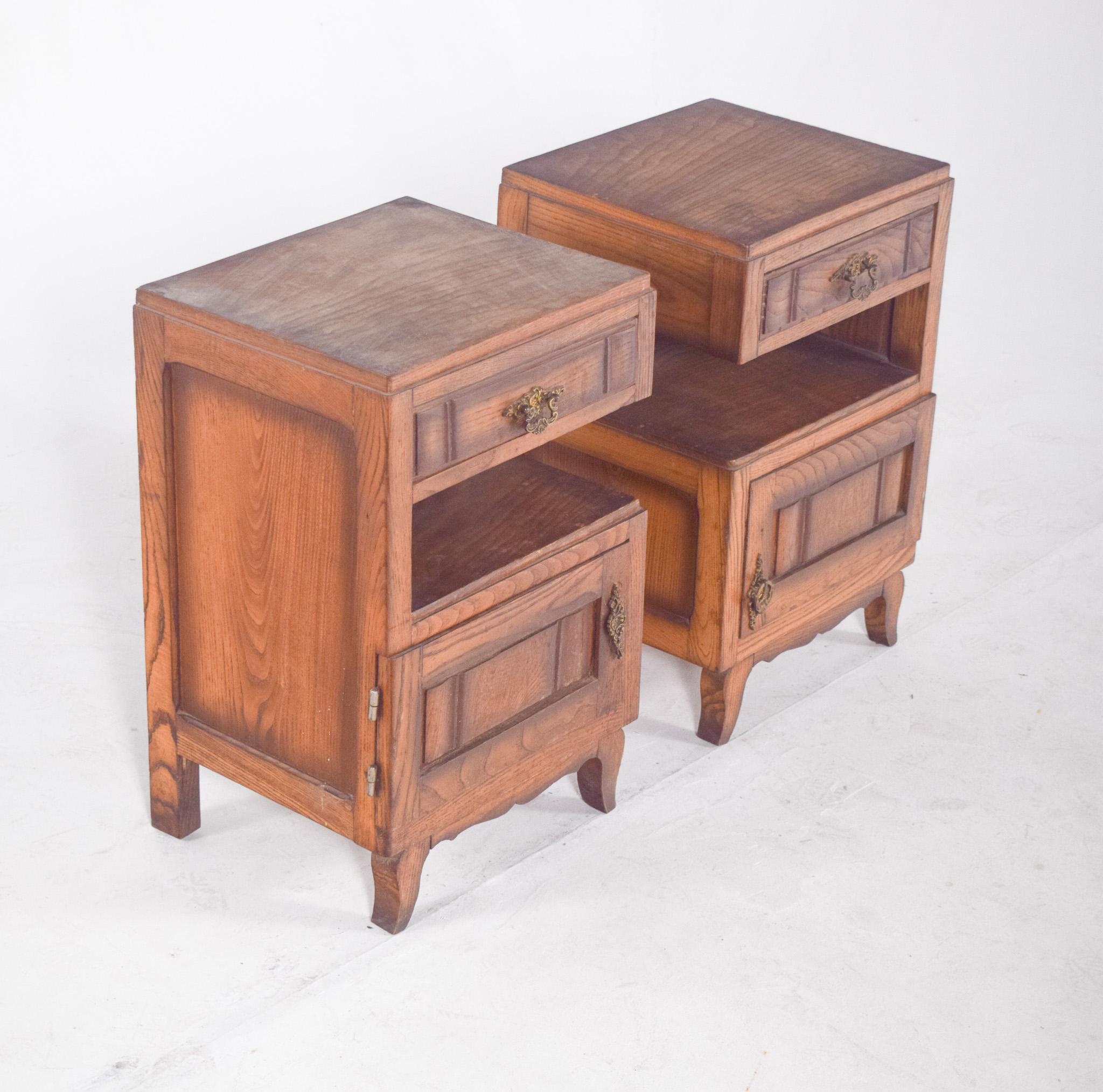 Portuguese Mid-Century Pair of Oak Bedside Tables For Sale 2