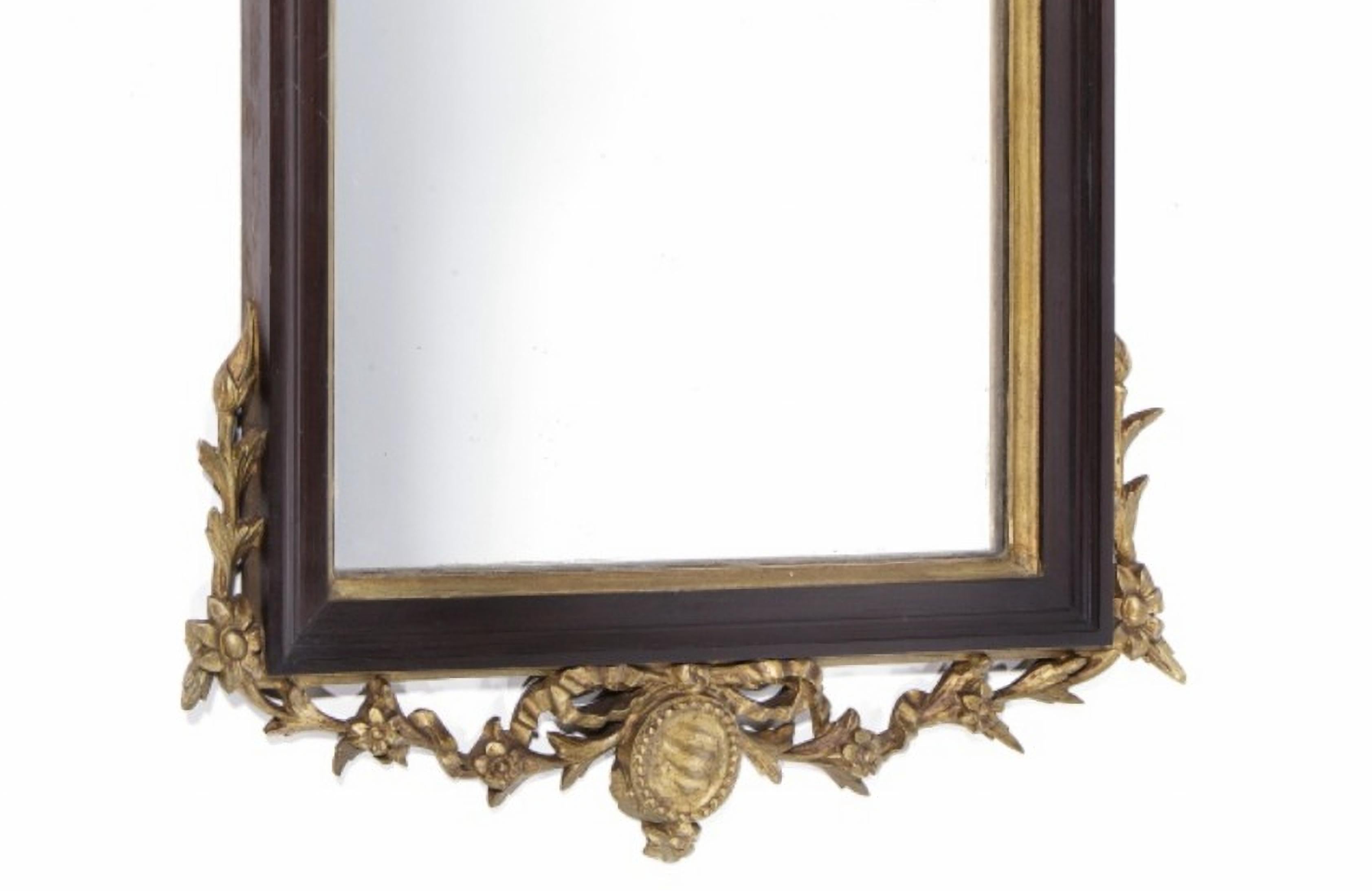 Portuguese mirror with frame, 19th century.

In kingwood and carved, pierced and gilded wood.
Dim.: 116 x 50 cm.
Good conditions.