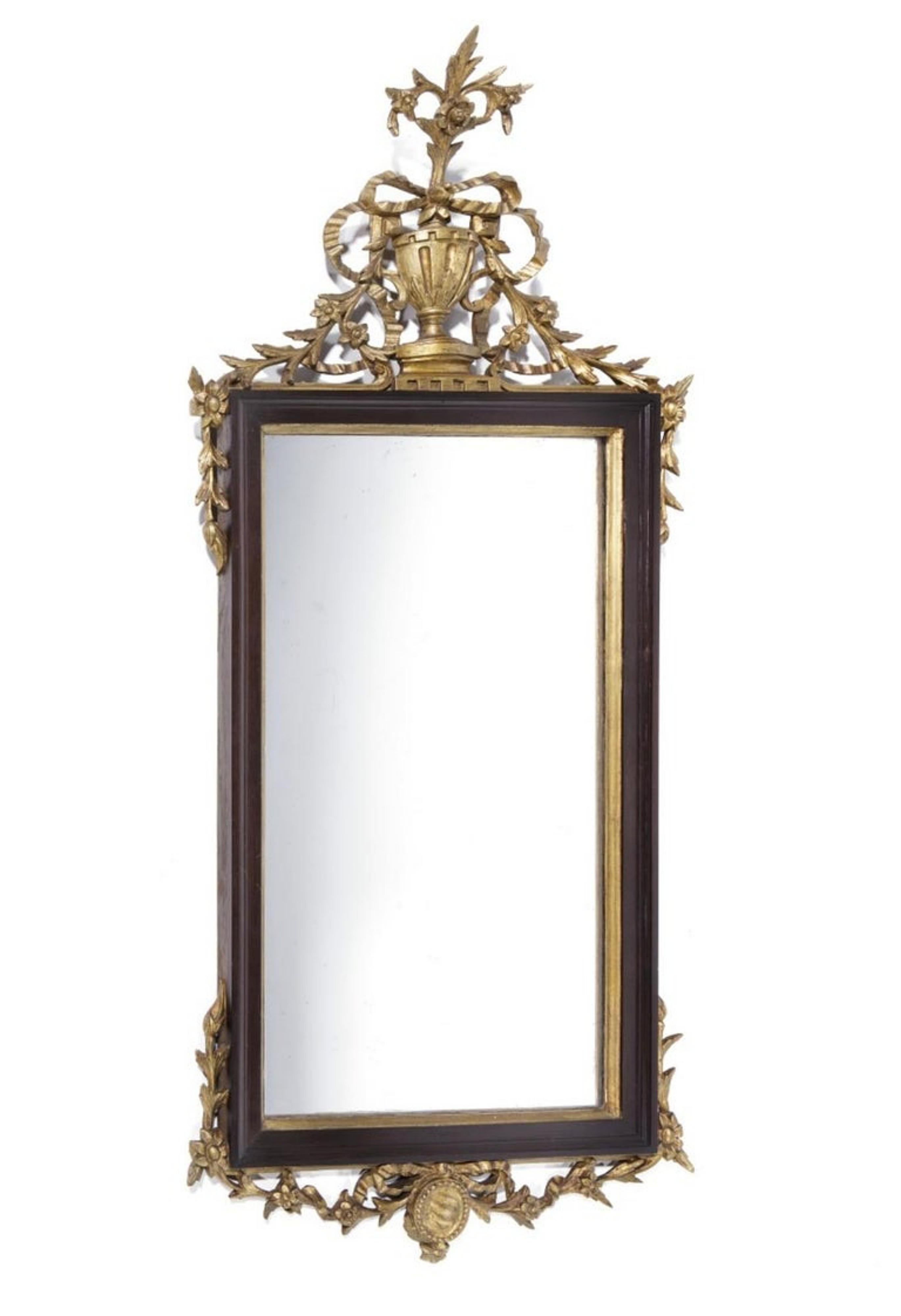 Specchio portoghese con cornice, XIX secolo.

In legno kingwood e legno intagliato, traforato e dorato.
Dimensioni: 116 x 50 cm.
Buone condizioni.