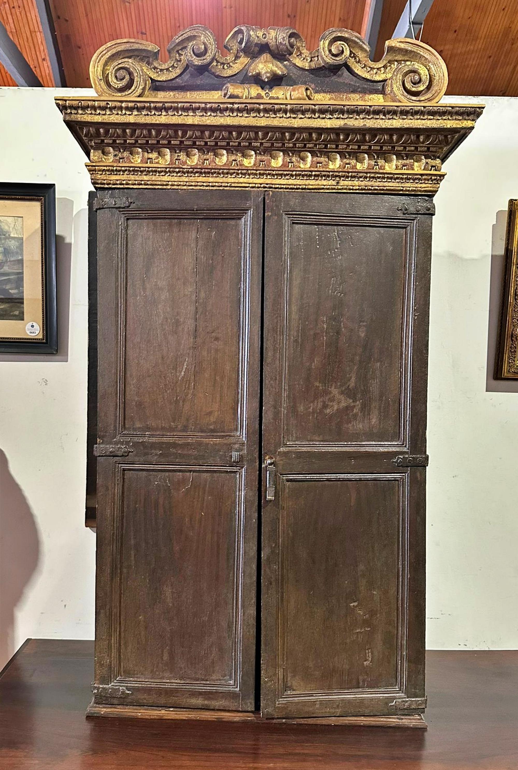 Hand-Crafted Portuguese Oratory with Jesus Christ from the 18th Century For Sale