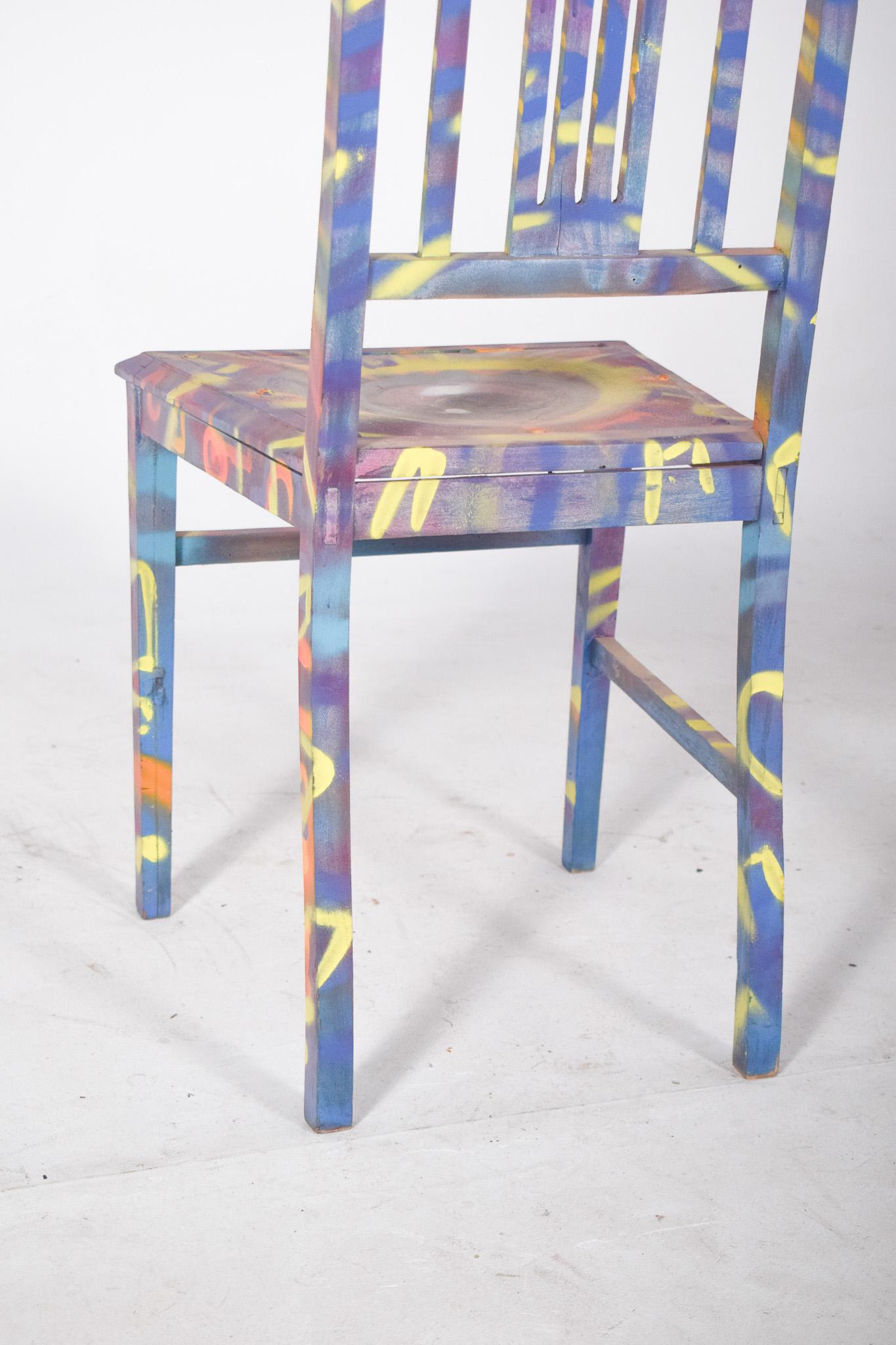 Chaise peinte portugaise avec oeil Designée par Francisco Camilo en vente 3