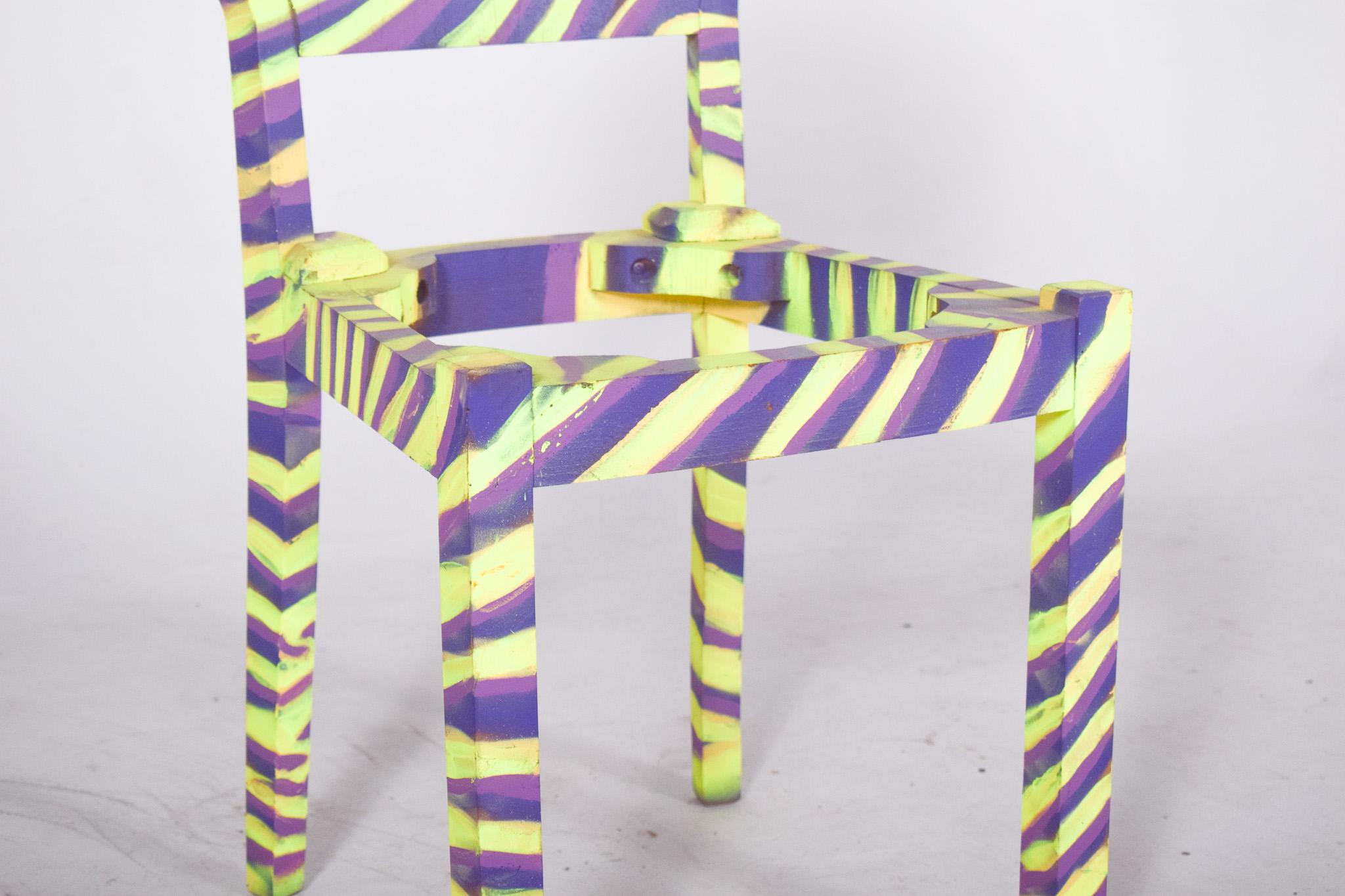 Chaise peinte portugaise Zebra Design By Francisco Camilo État moyen - En vente à Lisboa, Lisboa