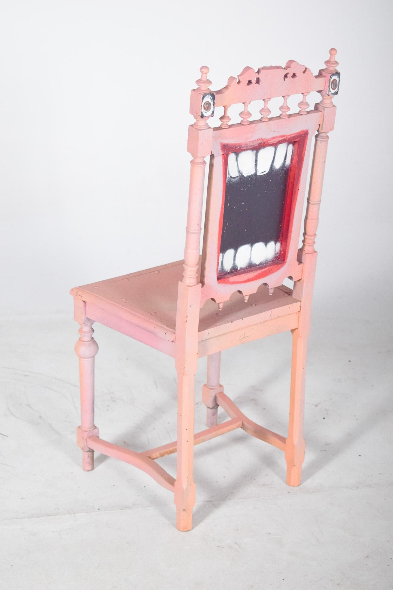 Peint à la main Chaise à dents peintes portugaise par Francisco Camilo en vente
