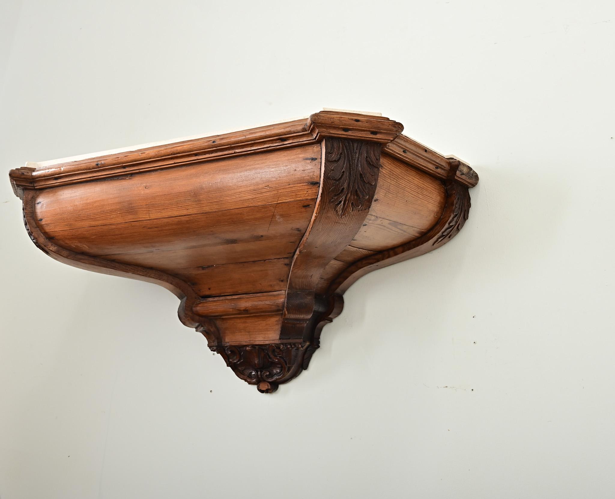 Coppia portoghese di mensole d'altare in pino del XVIII secolo in vendita 2