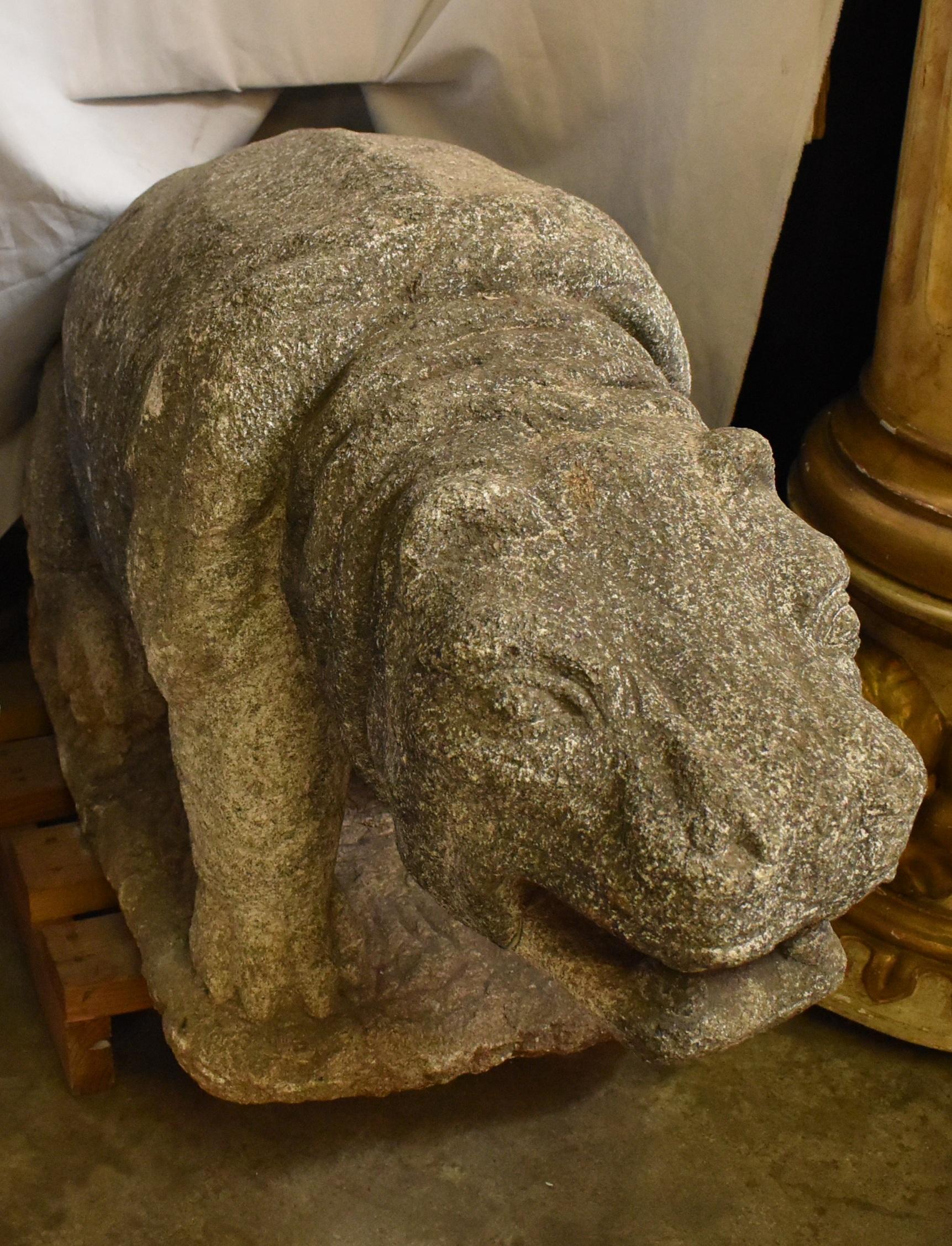 Paire d'hippocampes portugaises en pierre sculptée, 18ème siècle en vente 3