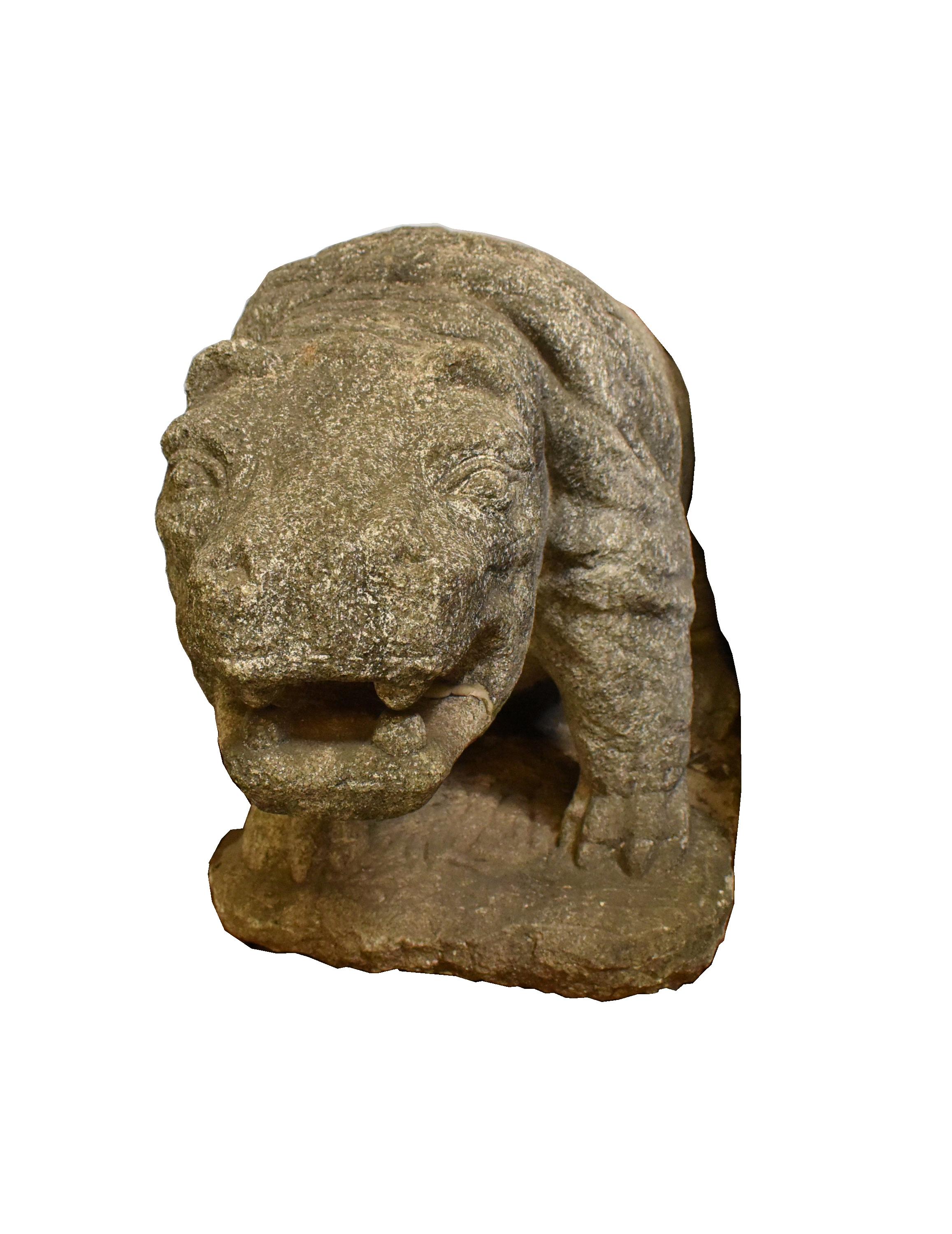 XVIIIe siècle et antérieur Paire d'hippocampes portugaises en pierre sculptée, 18ème siècle en vente