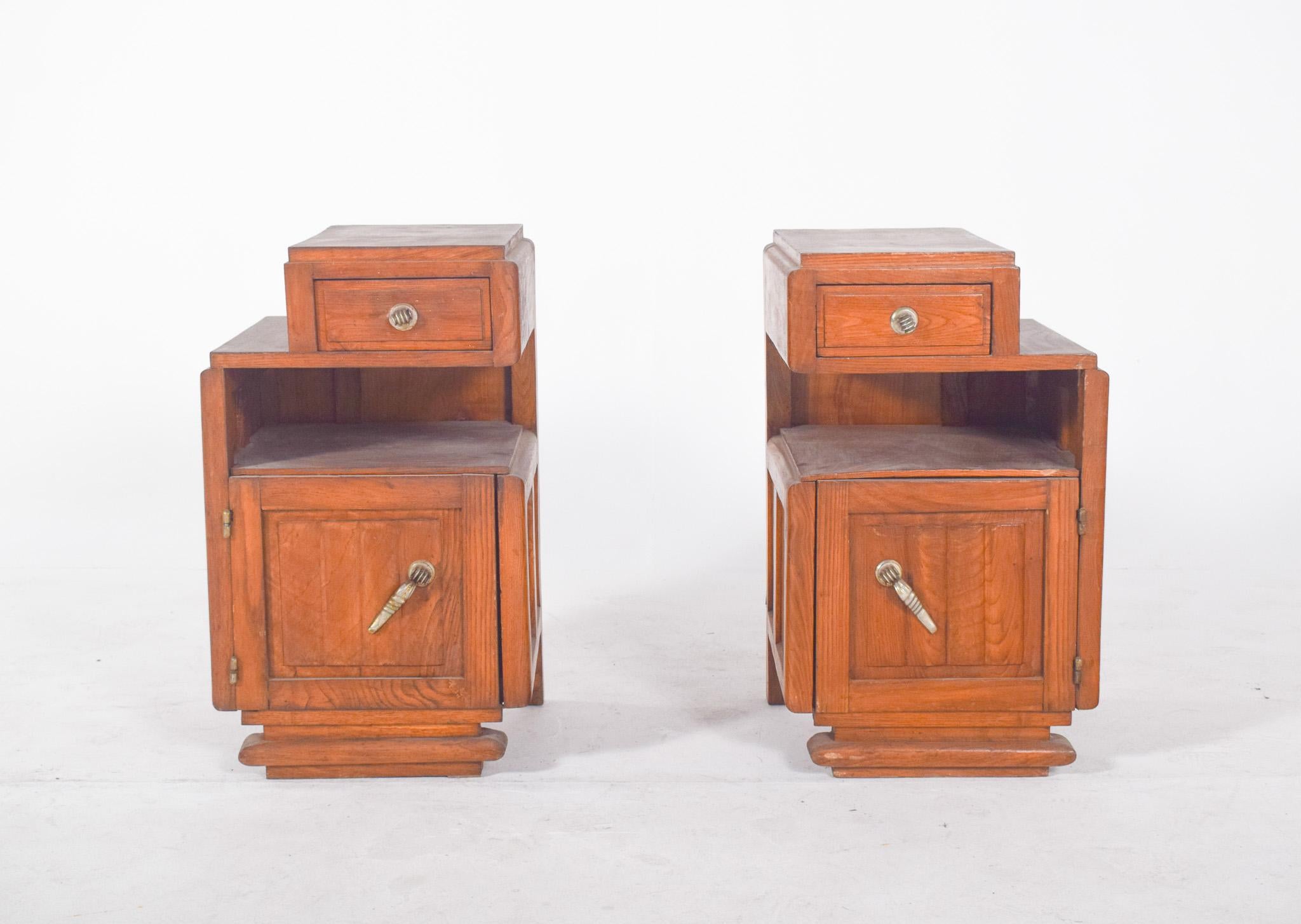 Portuguese Pair of Deco-Style Bedside Tables For Sale 4