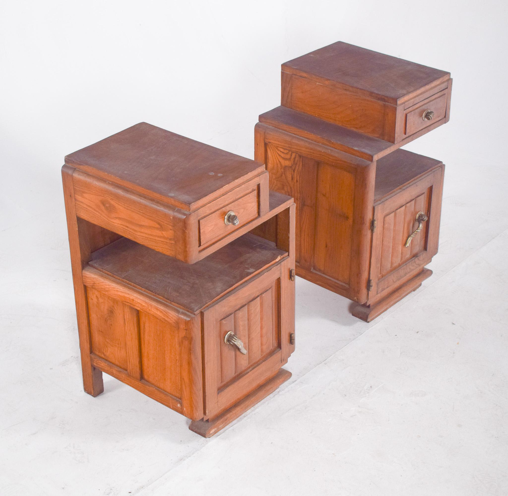 Portuguese Pair of Deco-Style Bedside Tables In Good Condition For Sale In Lisboa, Lisboa