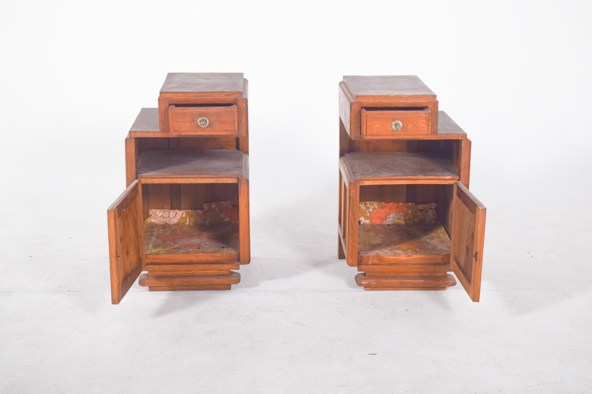 Portuguese Pair of Deco-Style Bedside Tables For Sale 2