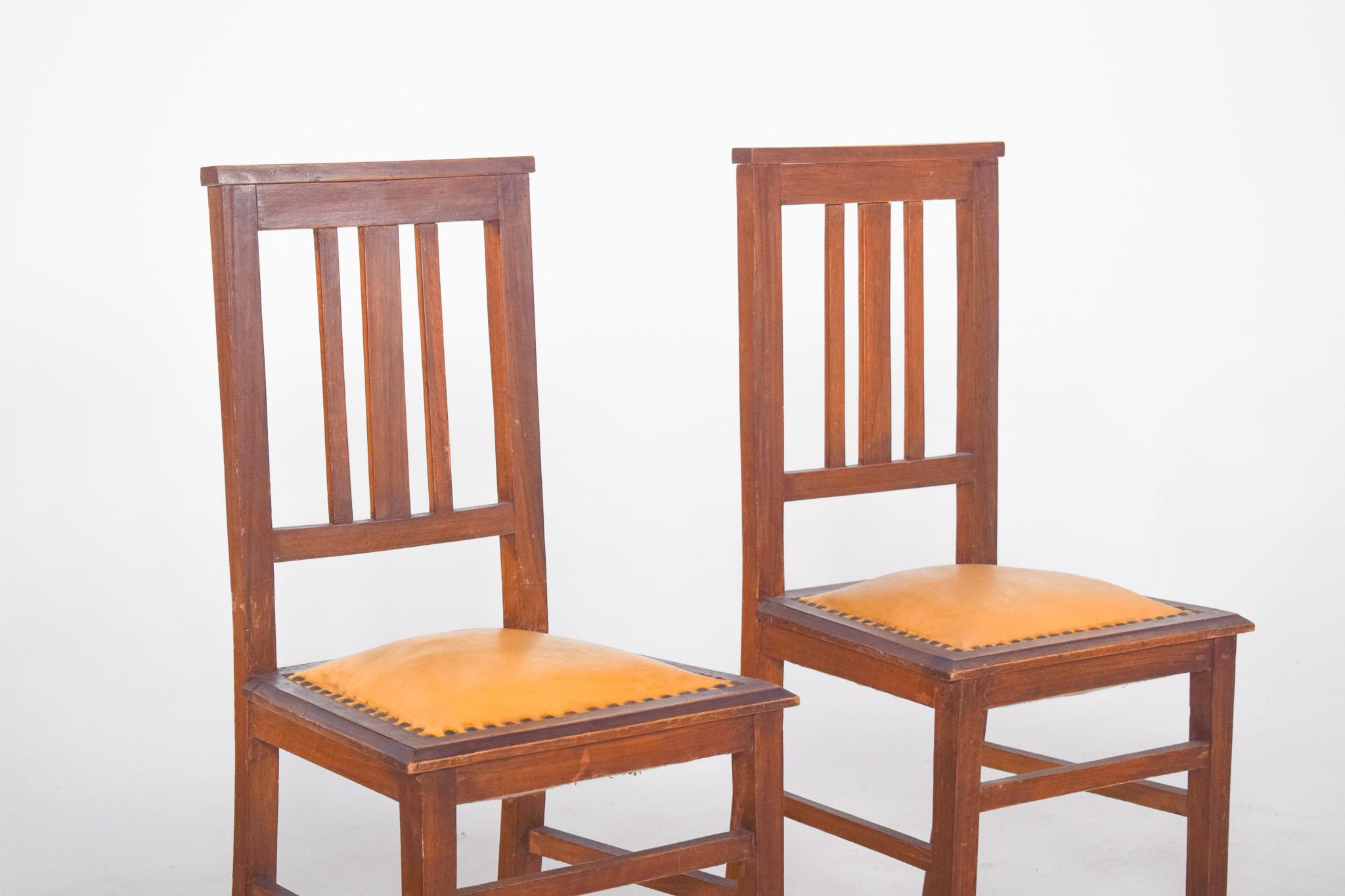 Portuguese Pair of Dining Chairs in Yellow In Fair Condition For Sale In Lisboa, Lisboa