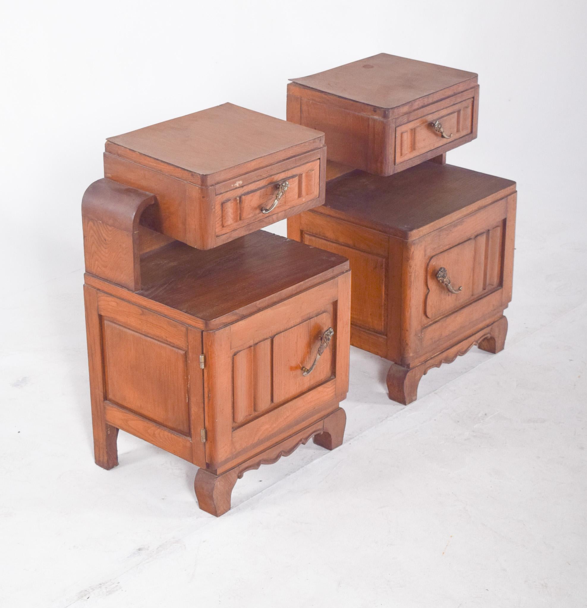 Modern Portuguese Pair of Oak Bedside Tables For Sale