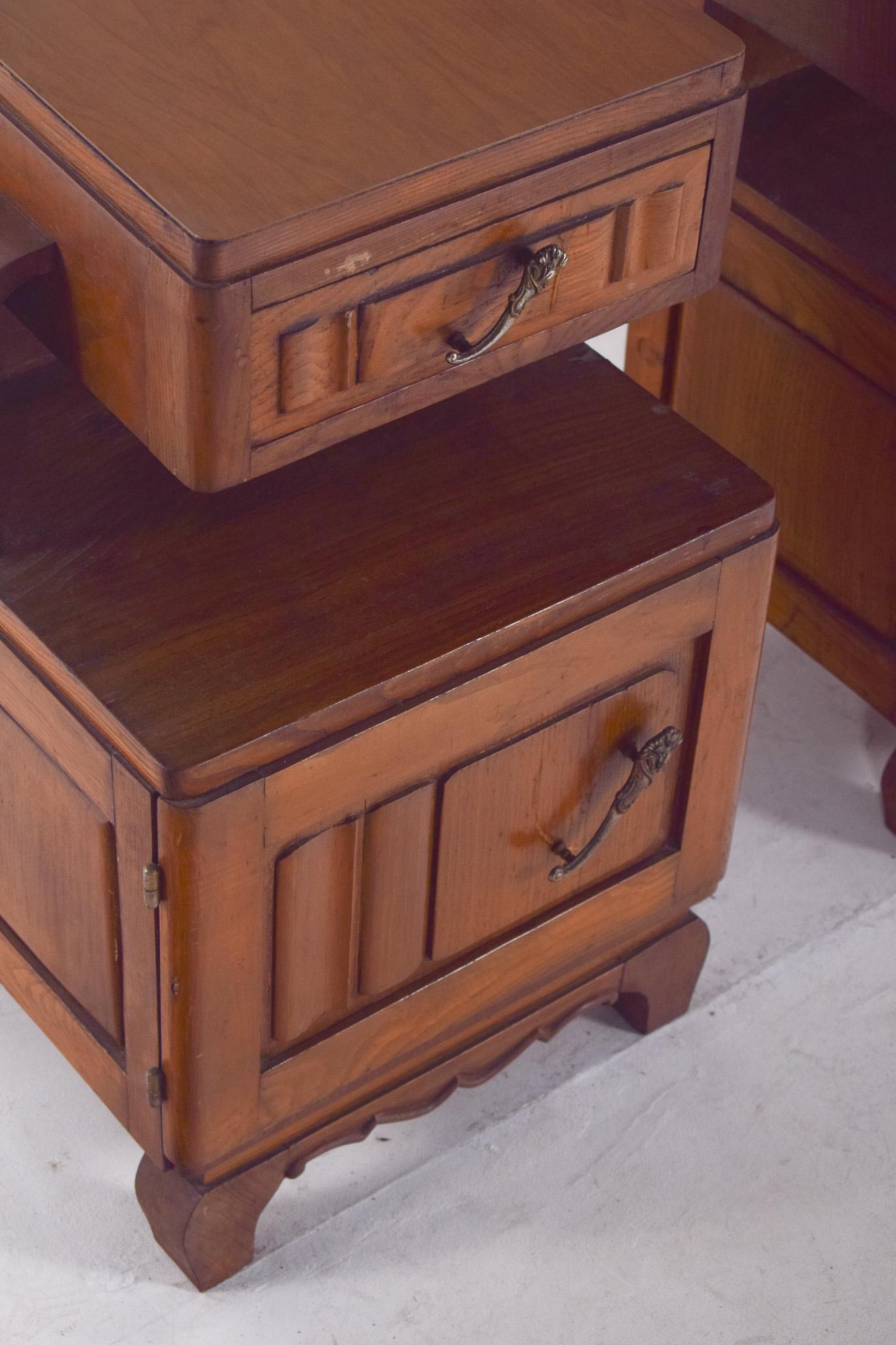 Portuguese Pair of Oak Bedside Tables In Good Condition For Sale In Lisboa, Lisboa