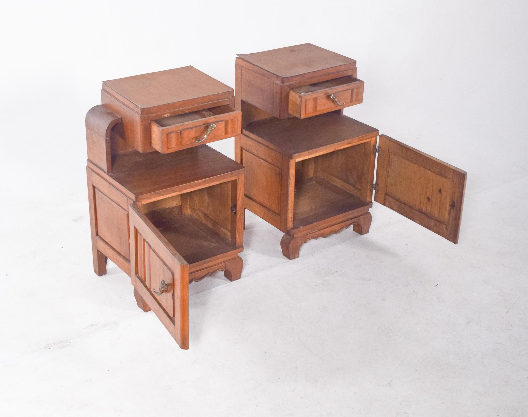 Portuguese Pair of Oak Bedside Tables For Sale 2