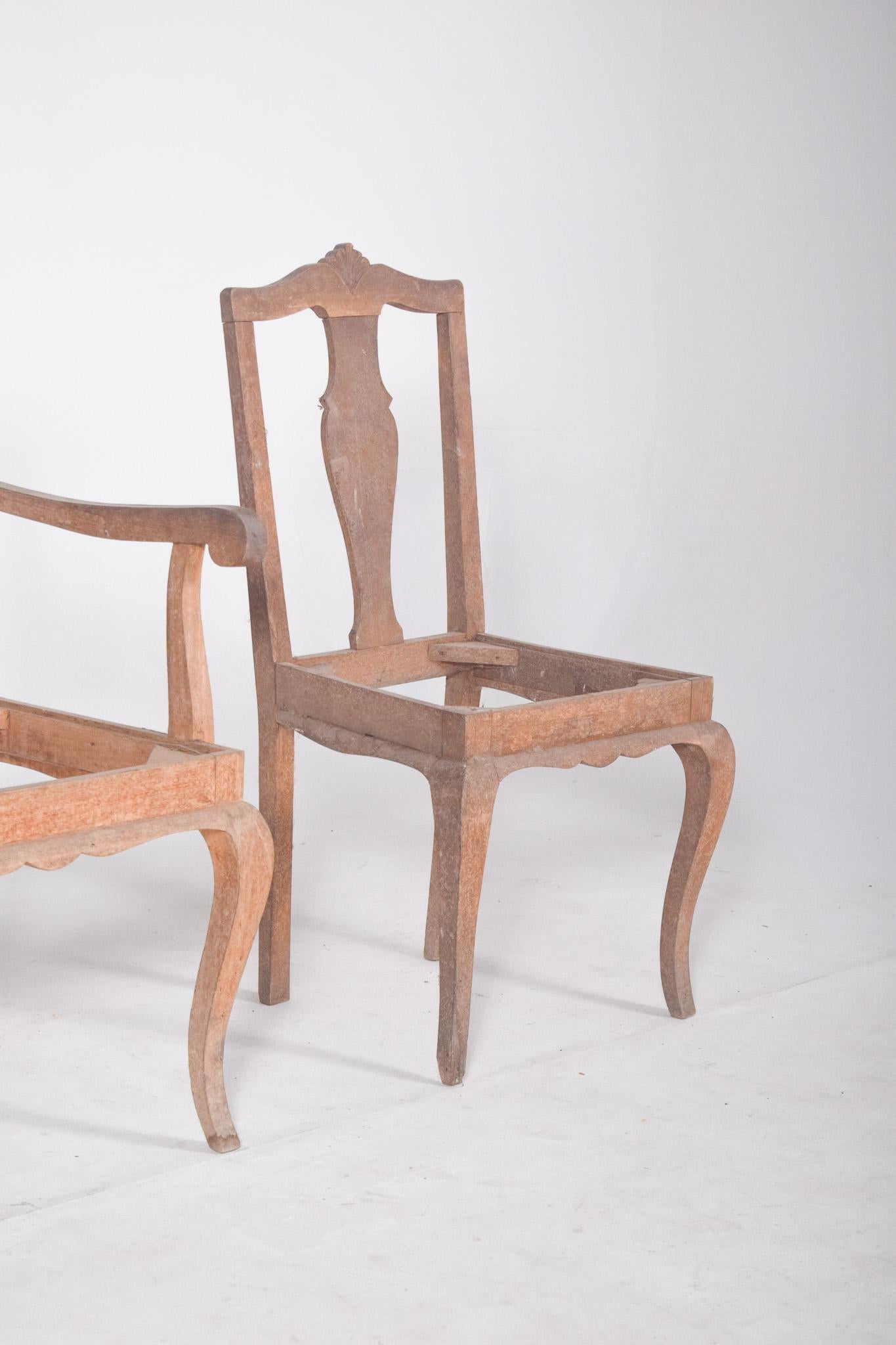 Portuguese Pair of Wood Dining chairs For Sale 4