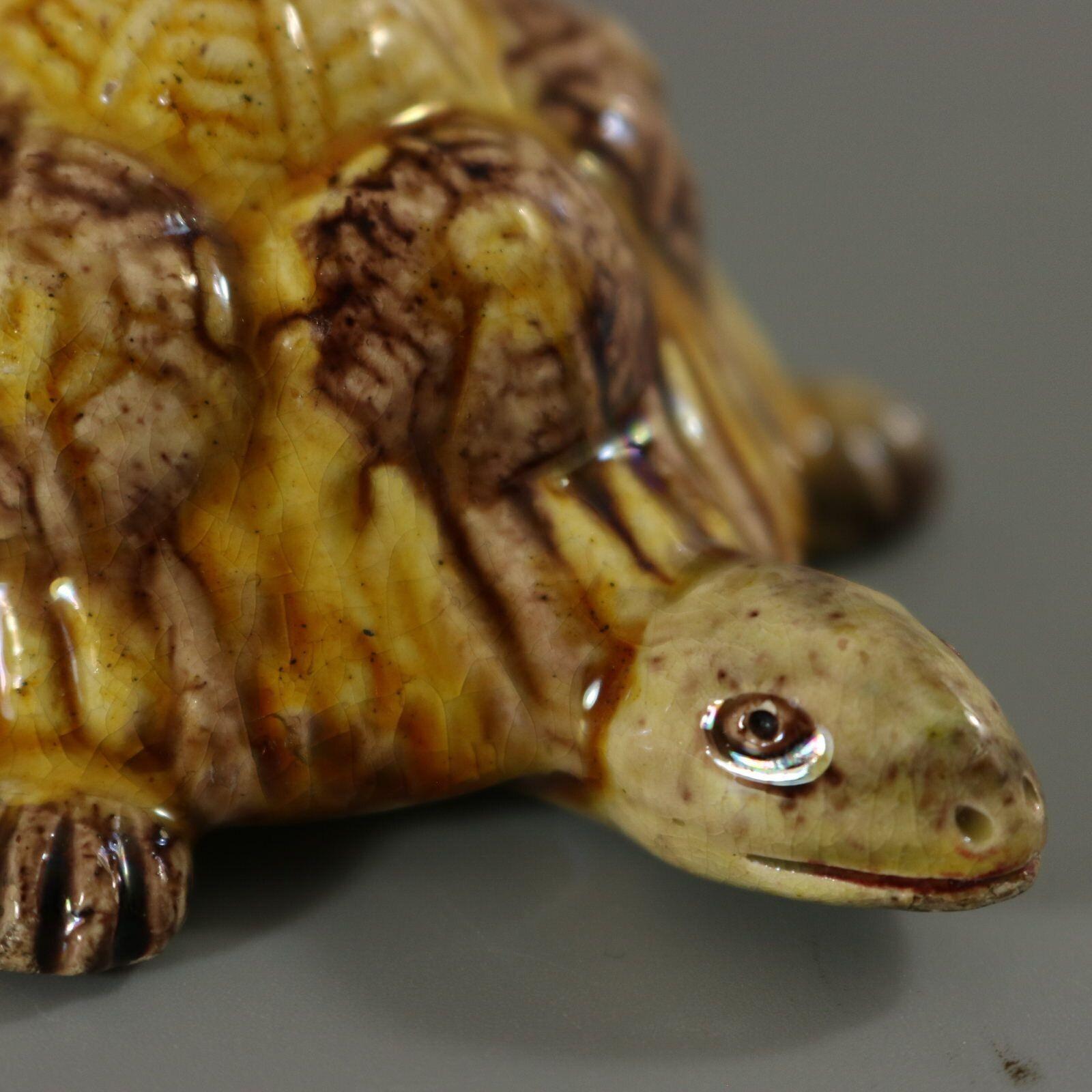 Figure de tortue en majolique de Palissy portugaise en vente 5