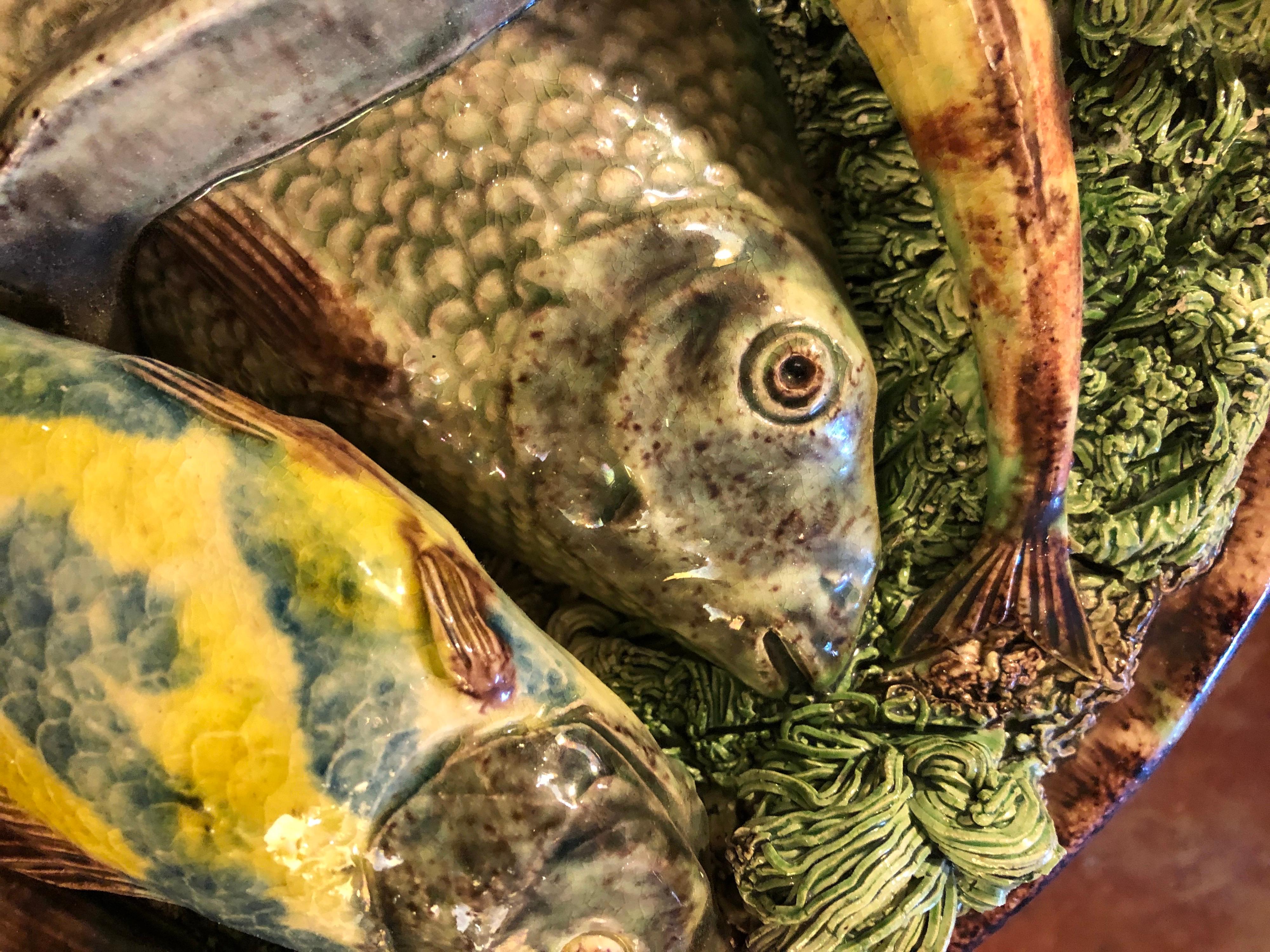 Céramique Assiette portugaise de style pallisé avec poissons en vente