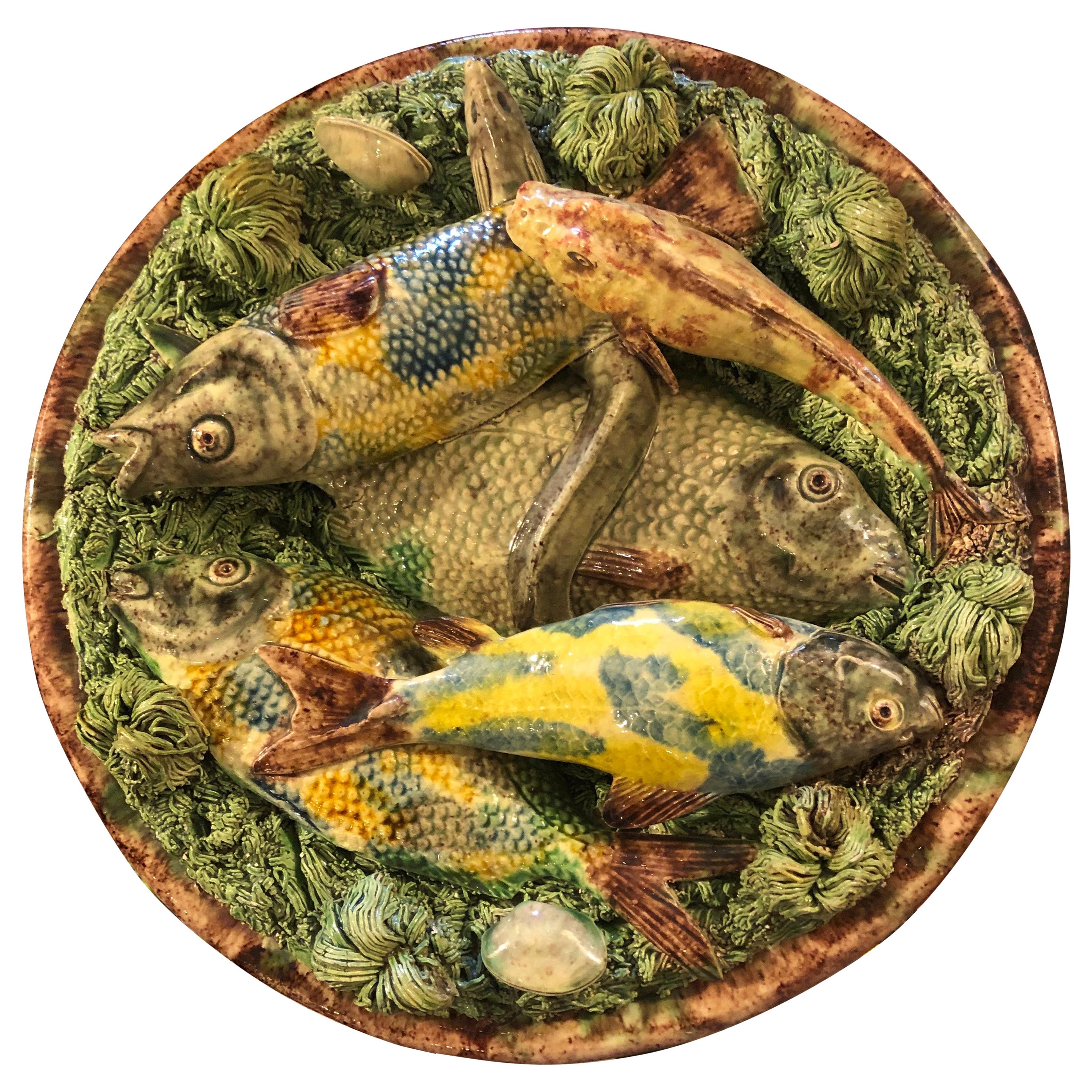 Portuguese Pallisy Style Plate with Fishes For Sale