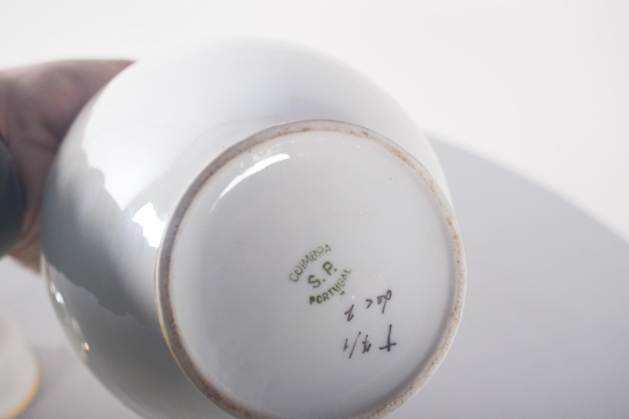 XX secolo Vaso in porcellana portoghese da Coimbra, SP in vendita