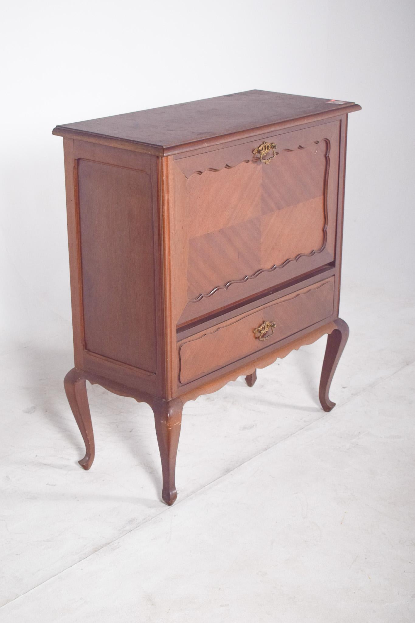 Mueble Bar Portugués Estilo Queen Anne siglo XX en venta