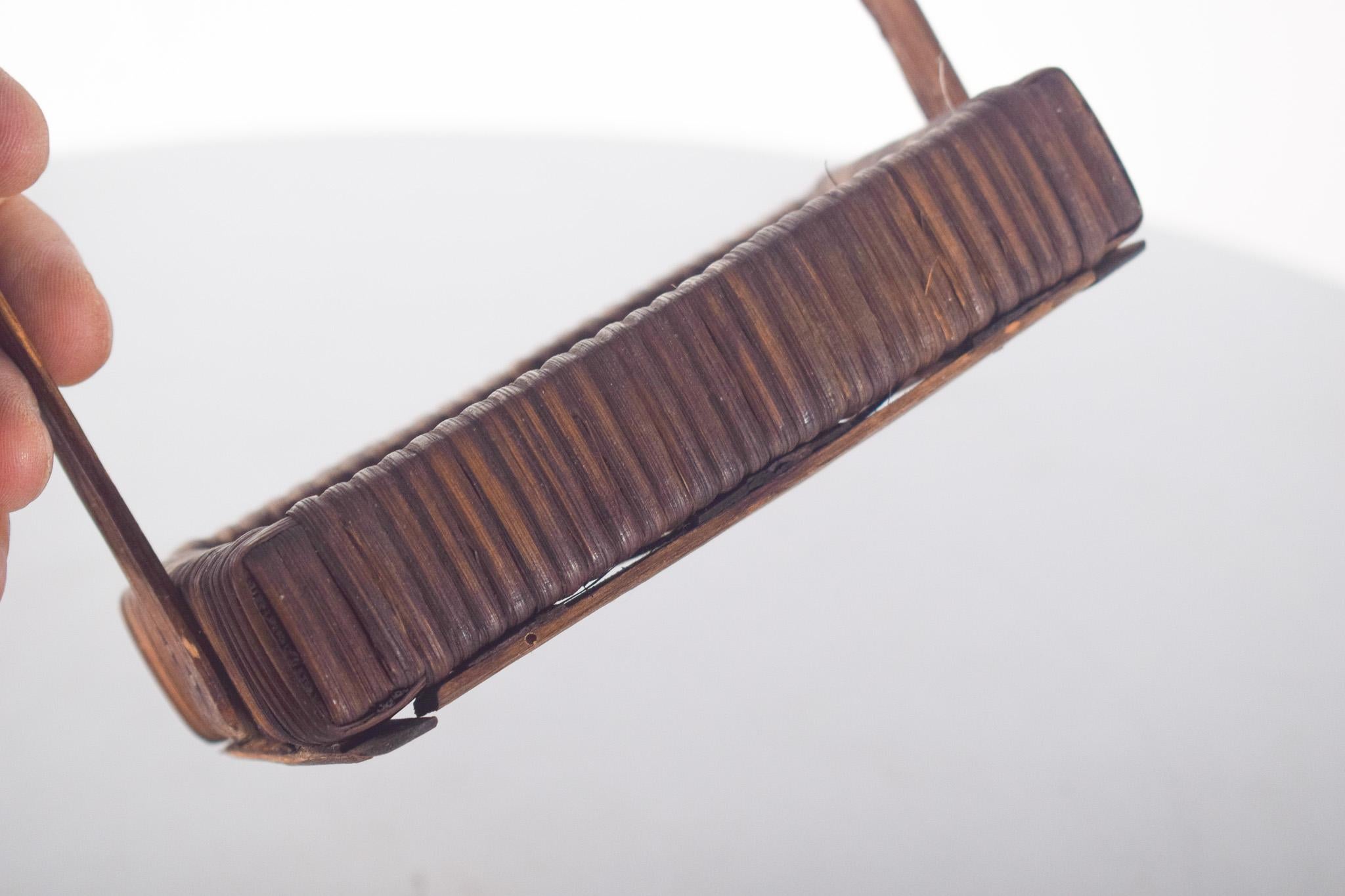 Portuguese Rectangular Wicker Basket In Distressed Condition For Sale In Lisboa, Lisboa