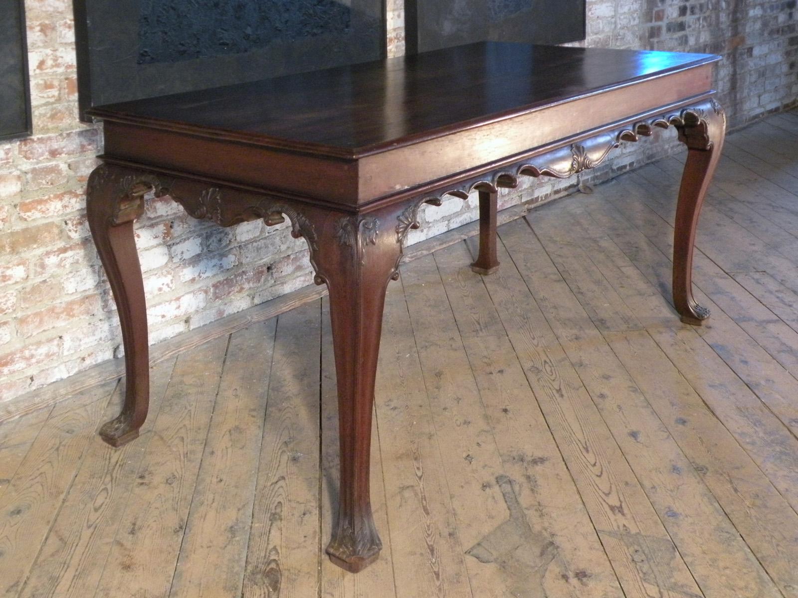 Rococo Table console / table d'appoint portugaise rococo en acajou du 18ème siècle en vente