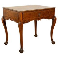 Table à un tiroir en noyer sculpté et incrusté, période rococo portugaise, milieu du 18e siècle