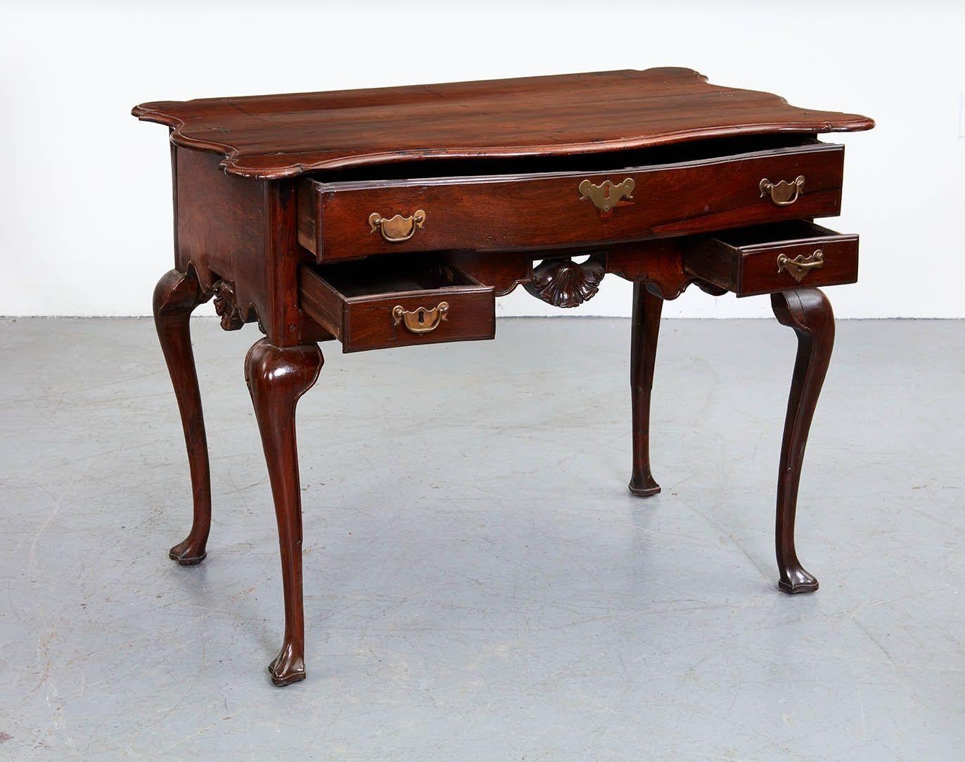 Portuguese Rococo Rosewood Side Table For Sale 9