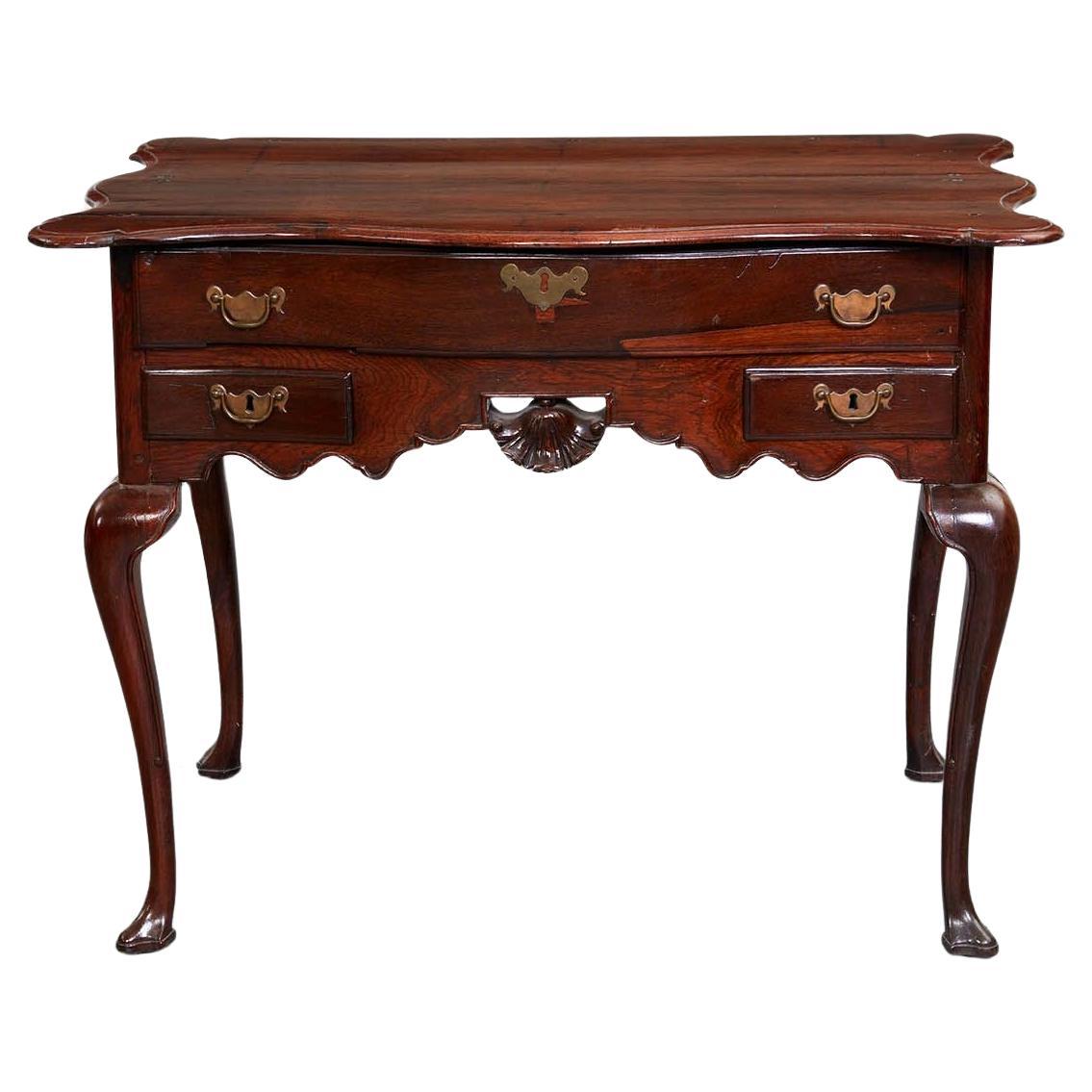 Table d'appoint portugaise rococo en bois de rose en vente