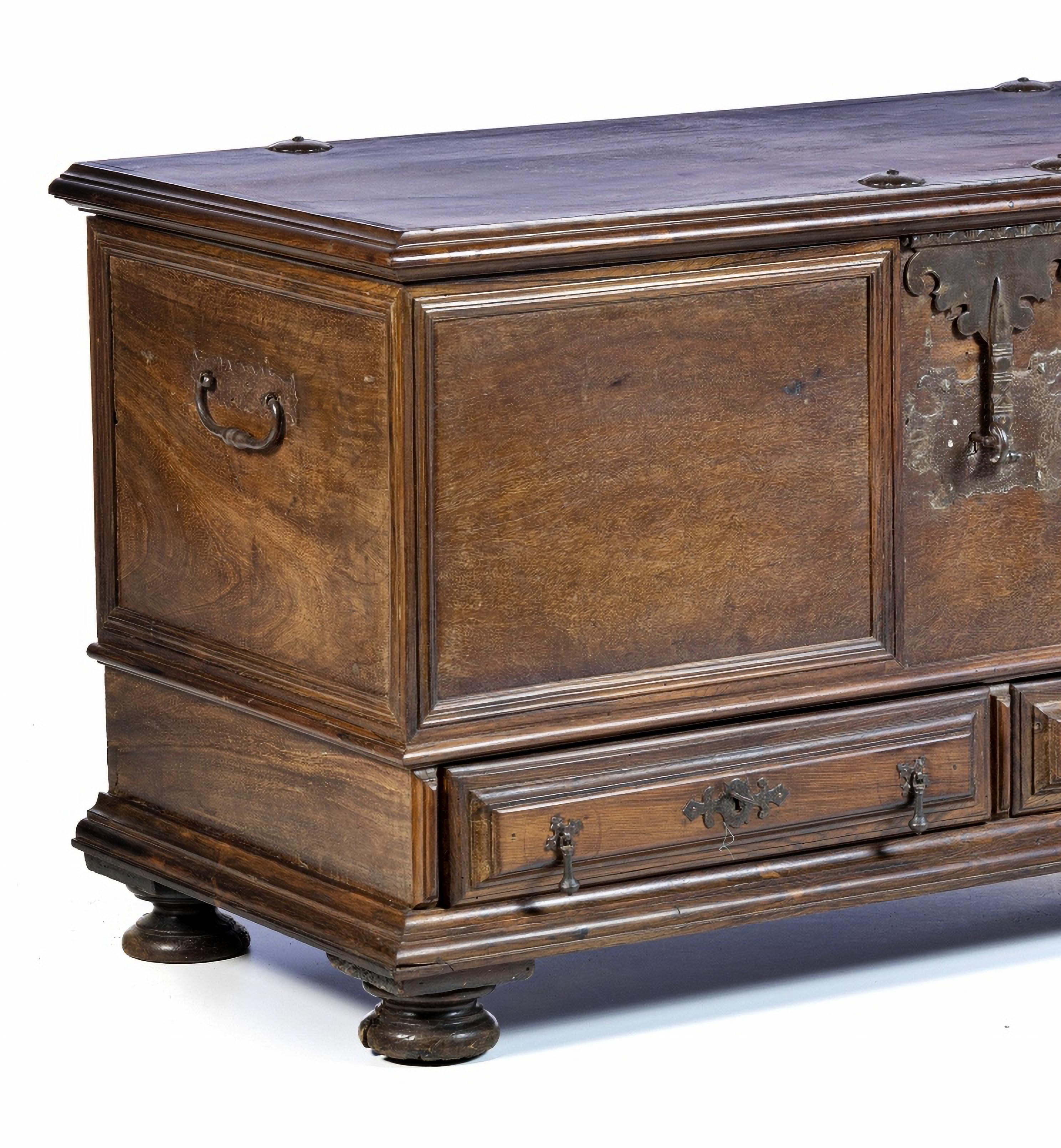 PORTUGUESE ROSEWOOD CHEST WITH TWO DRAWERS 17. Jahrhundert (Renaissance) im Angebot