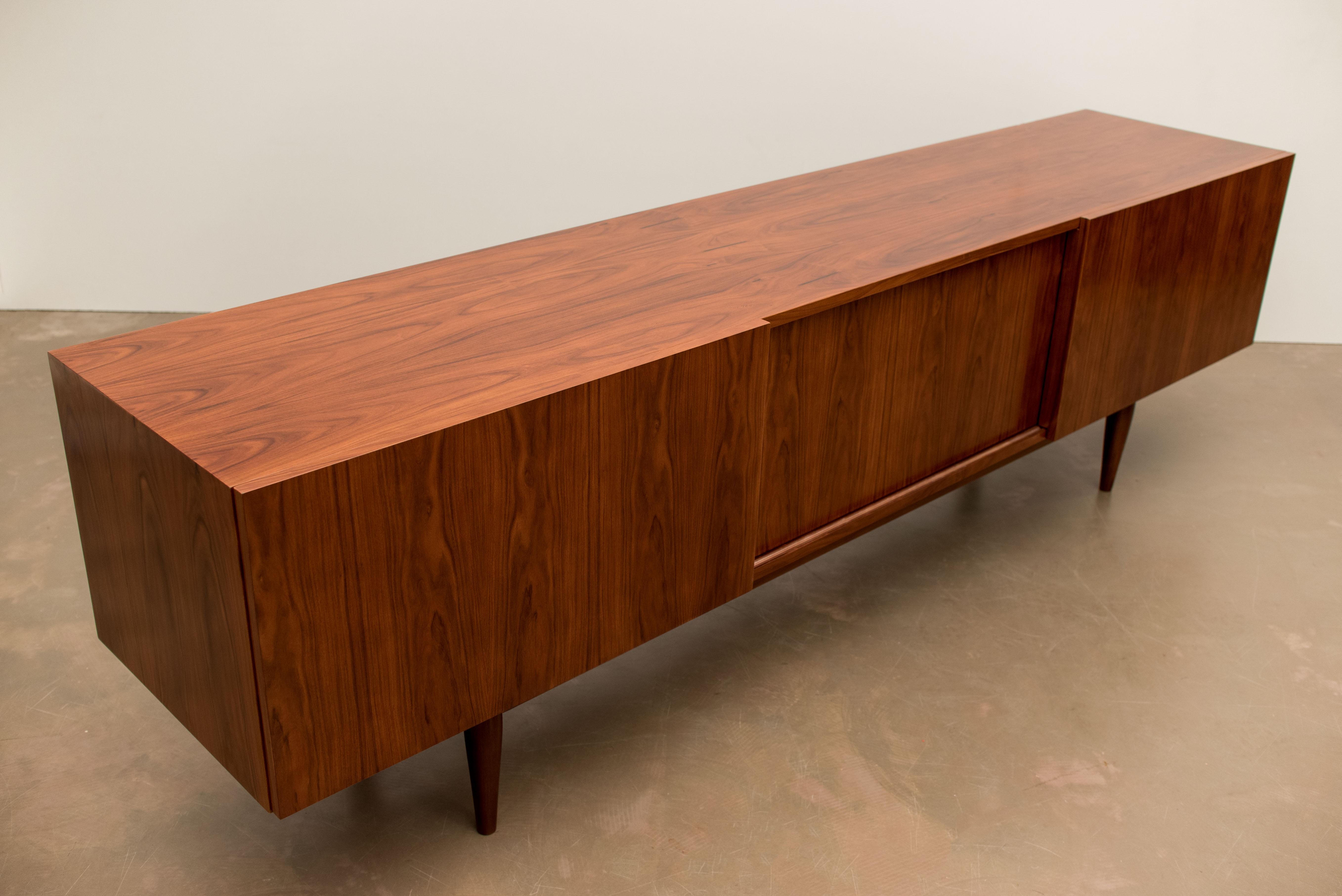 Portuguese Rosewood Sideboard (Portugiesisch)