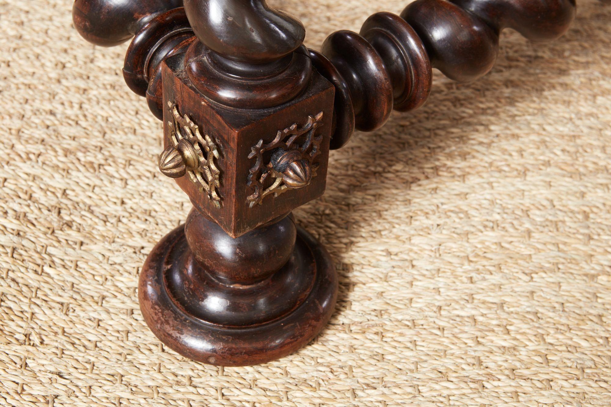 Table à écrire portugaise en bois de rose en vente 8