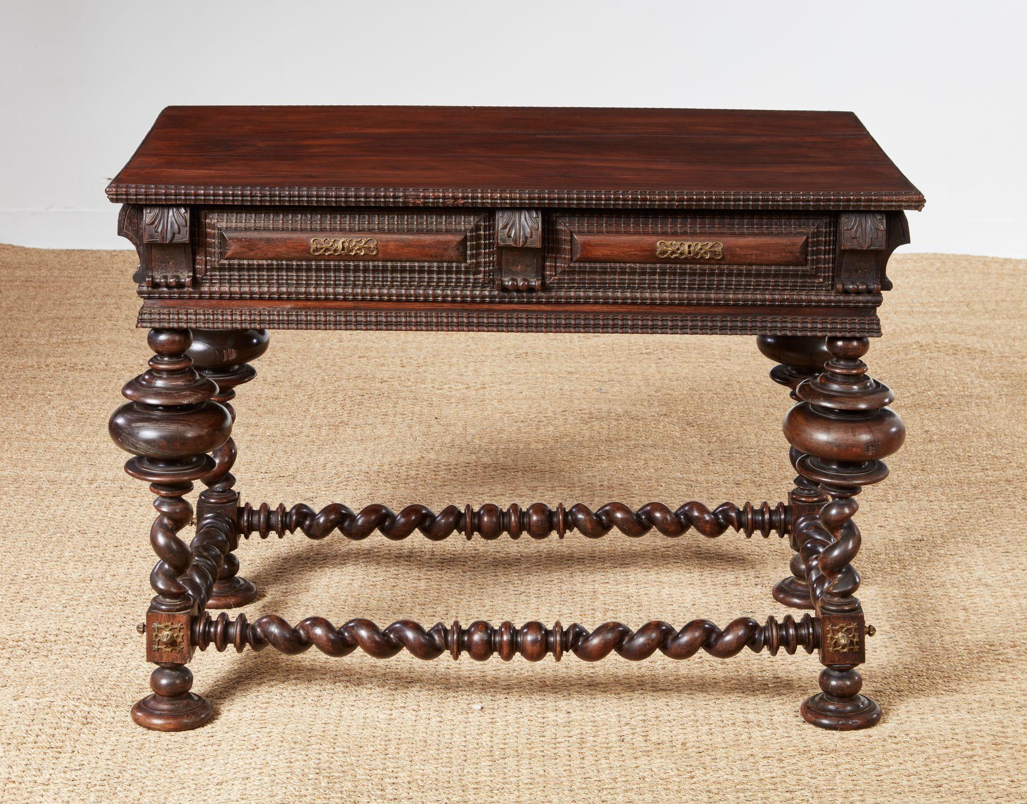 Table à écrire portugaise en bois de rose en vente 2
