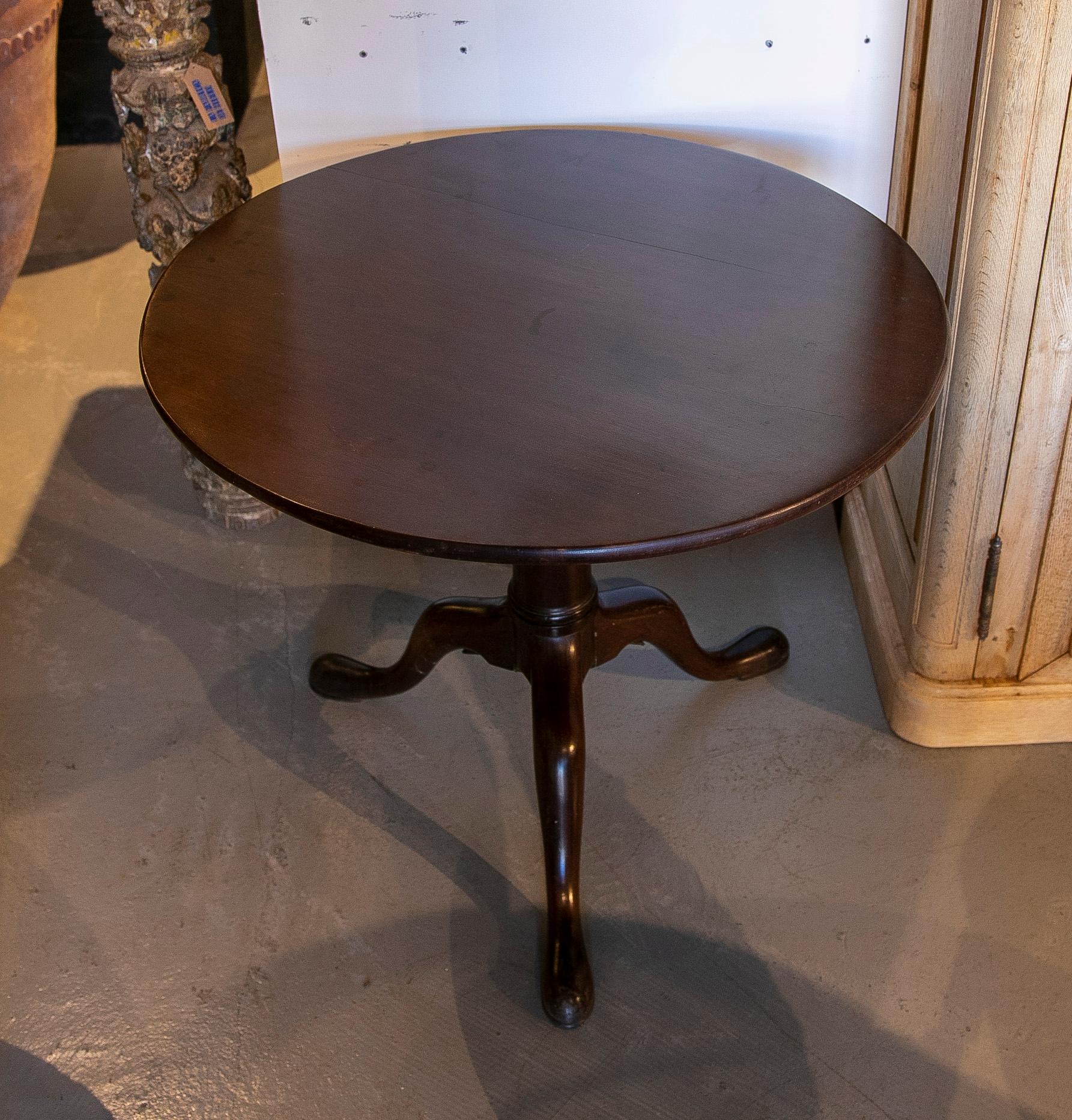 20th Century Portuguese Round Auxiliary Table For Sale