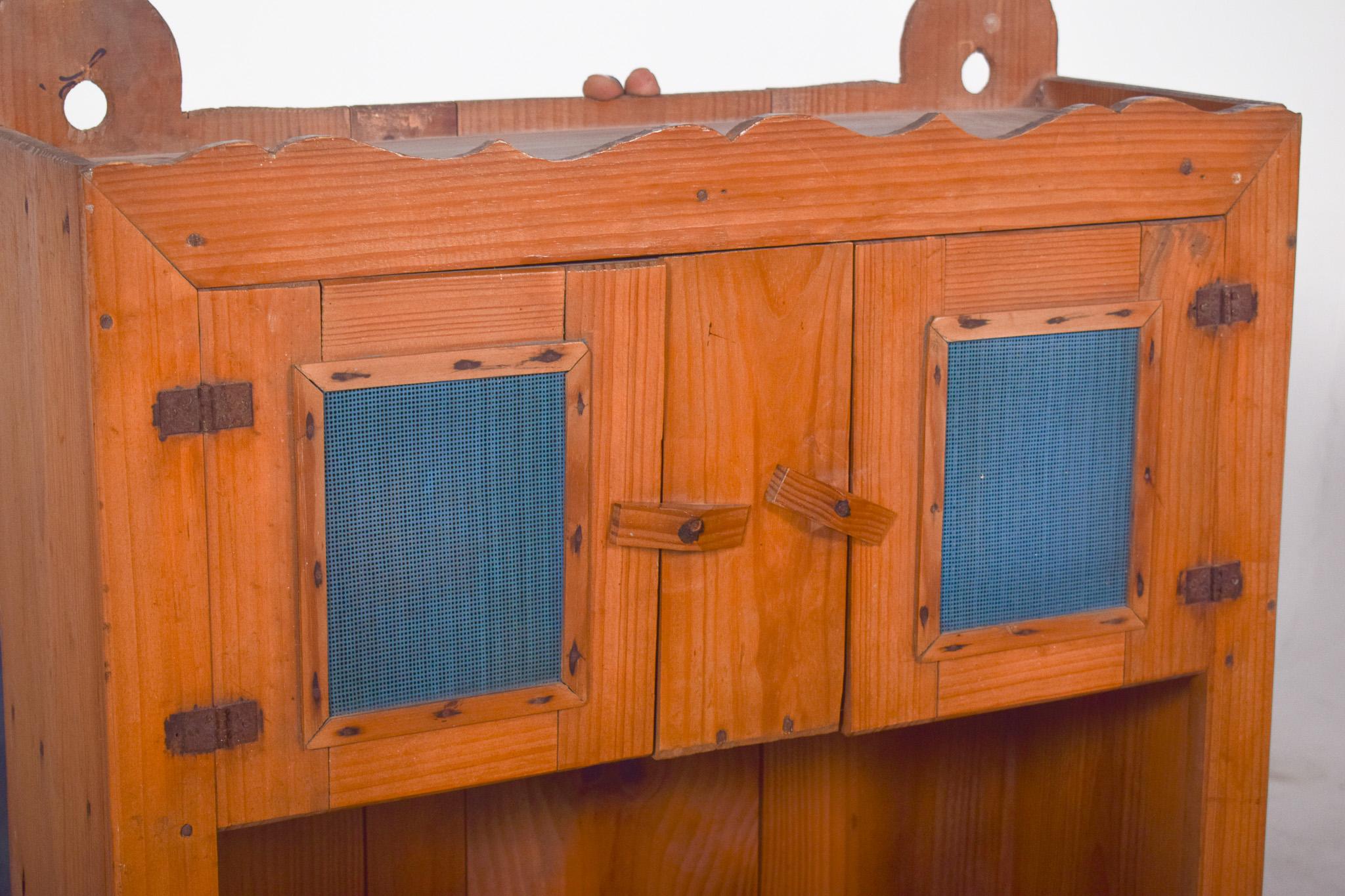 Portoghese Armadio rustico portoghese in Wood Nature in vendita
