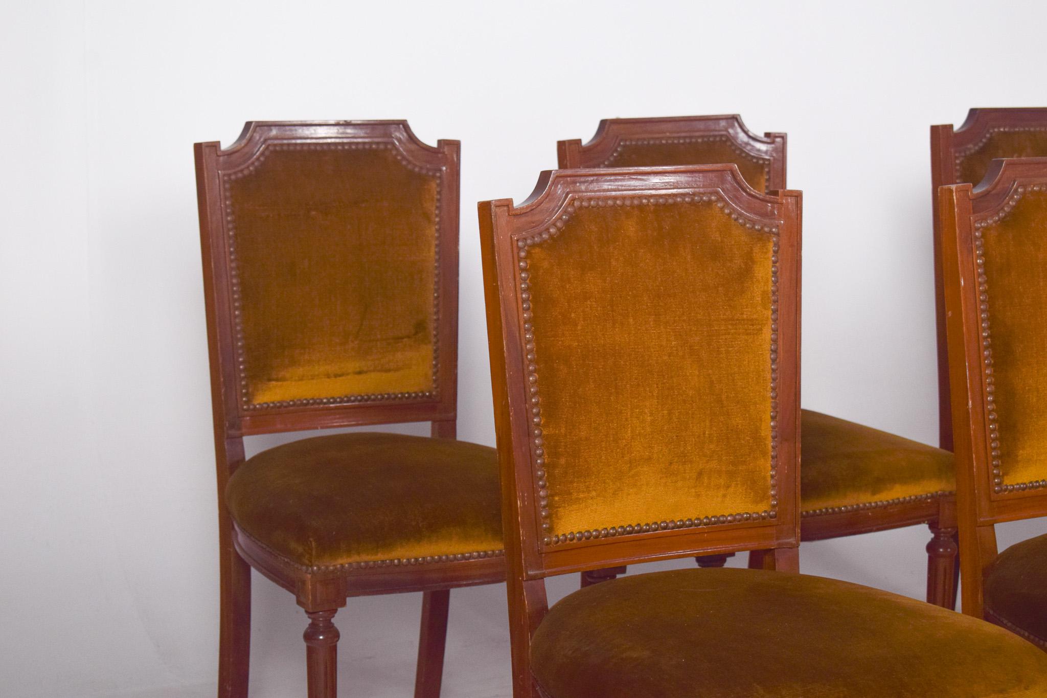 Legno Set di otto sedie da pranzo portoghesi in vendita