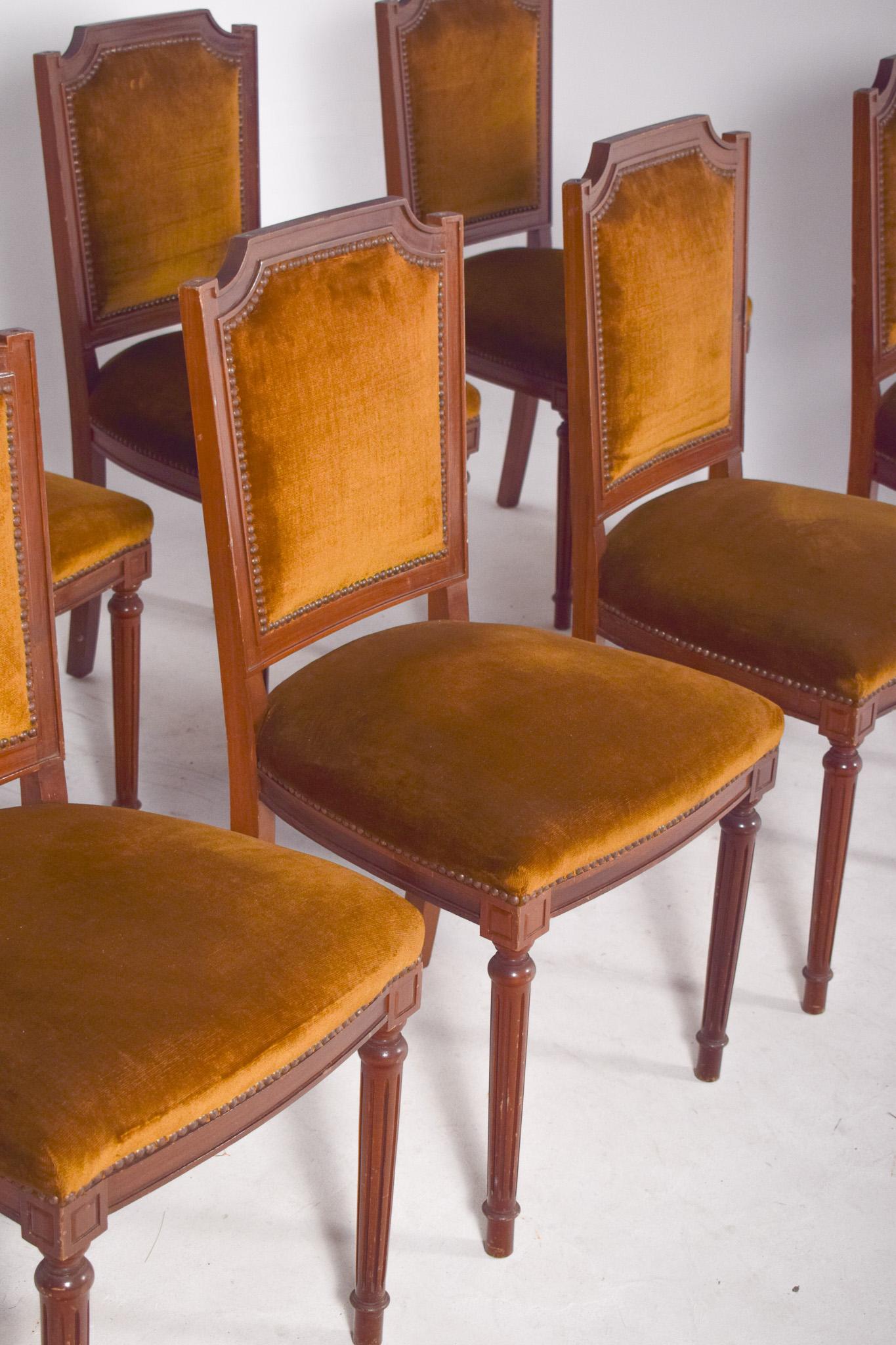 Set di otto sedie da pranzo portoghesi in vendita 2