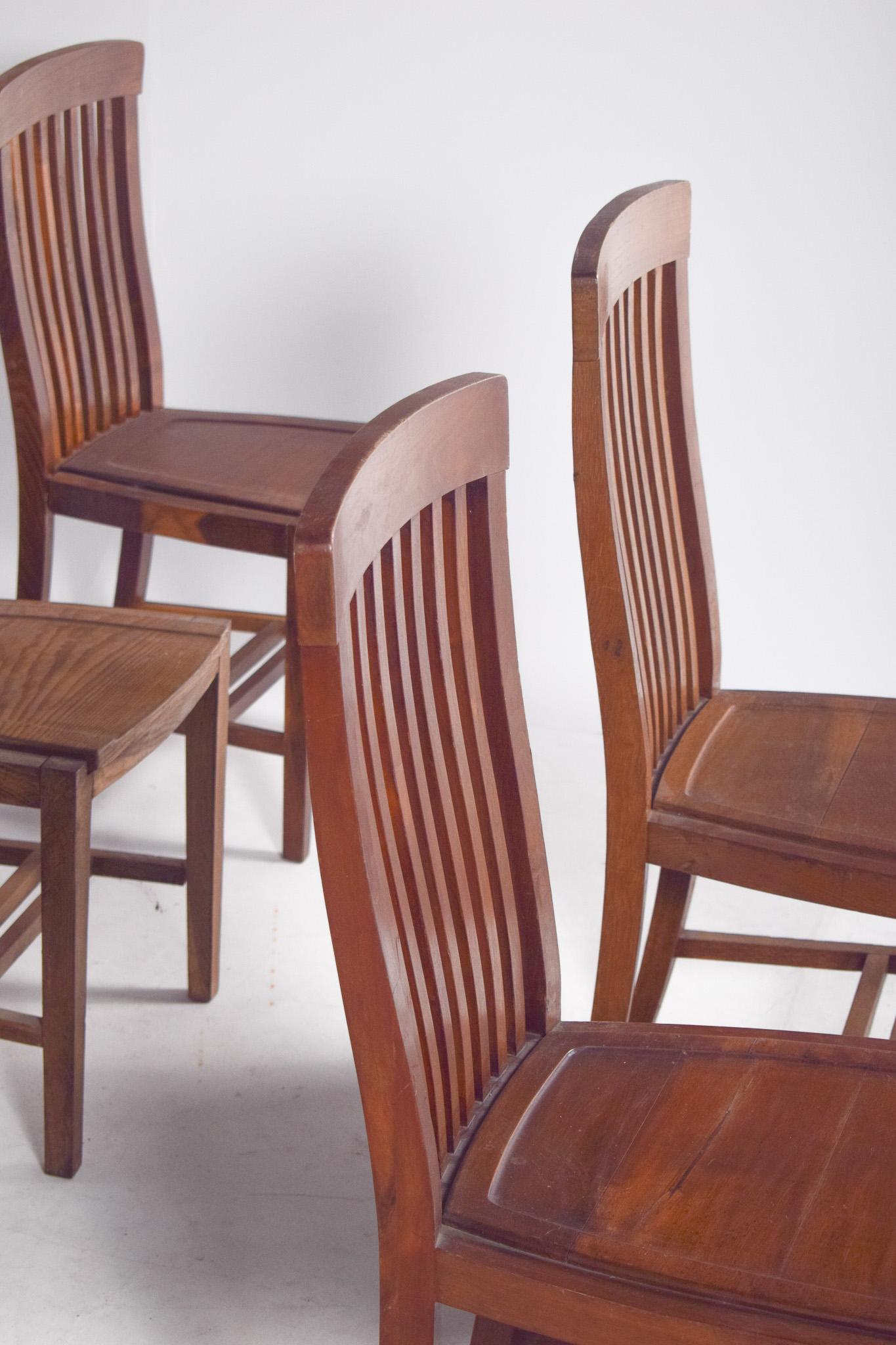Set portoghese di undici sedie da pranzo Olaio in vendita 3