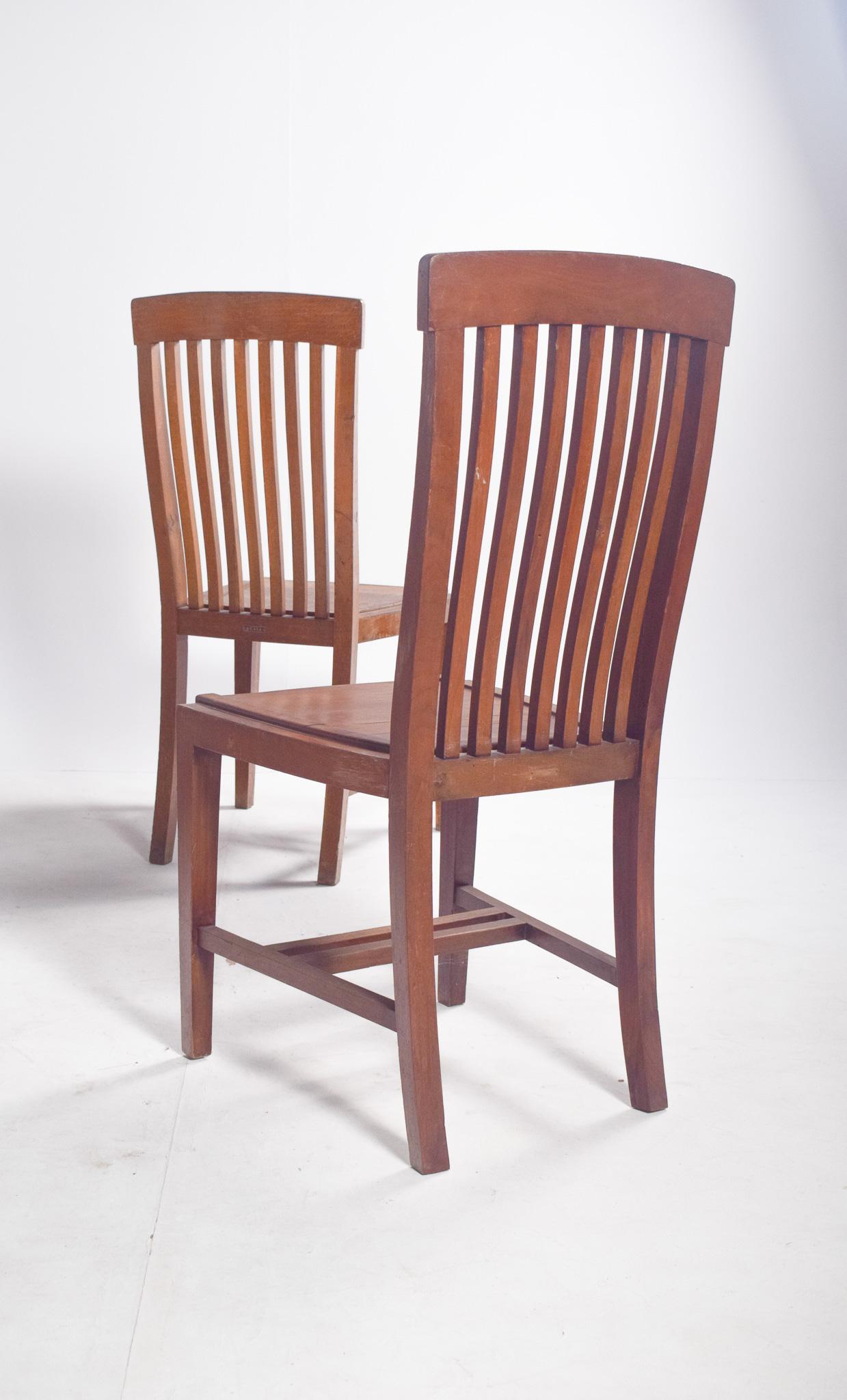 Set portoghese di undici sedie da pranzo Olaio in vendita 4
