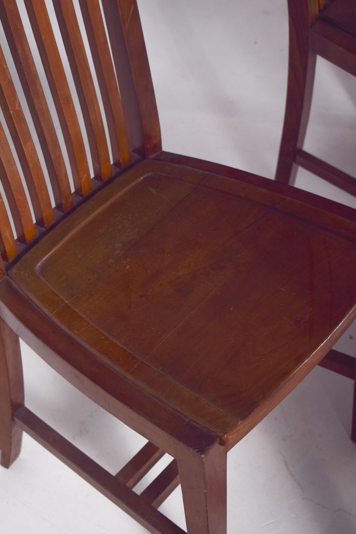Legno Set portoghese di undici sedie da pranzo Olaio in vendita