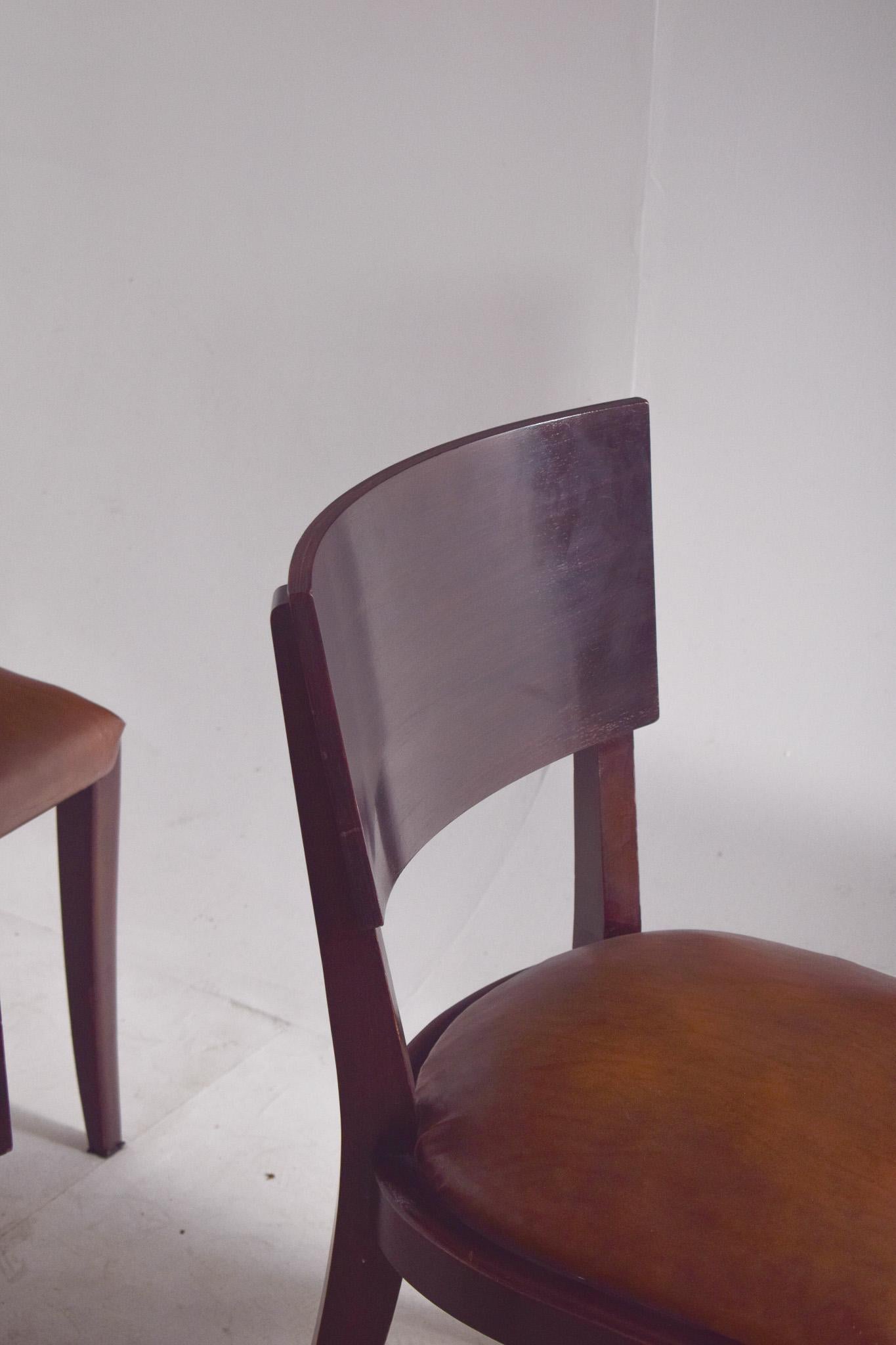 Portugiesischer Satz von sechs Art Deco Stühlen in Leder (20. Jahrhundert) im Angebot