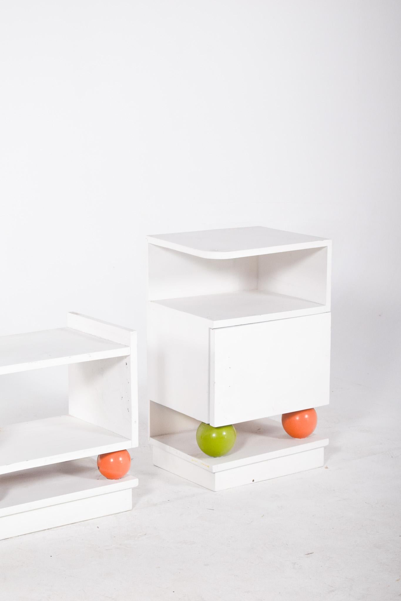 Portuguese Set of Two Bedside Tables and Bench In Fair Condition For Sale In Lisboa, Lisboa