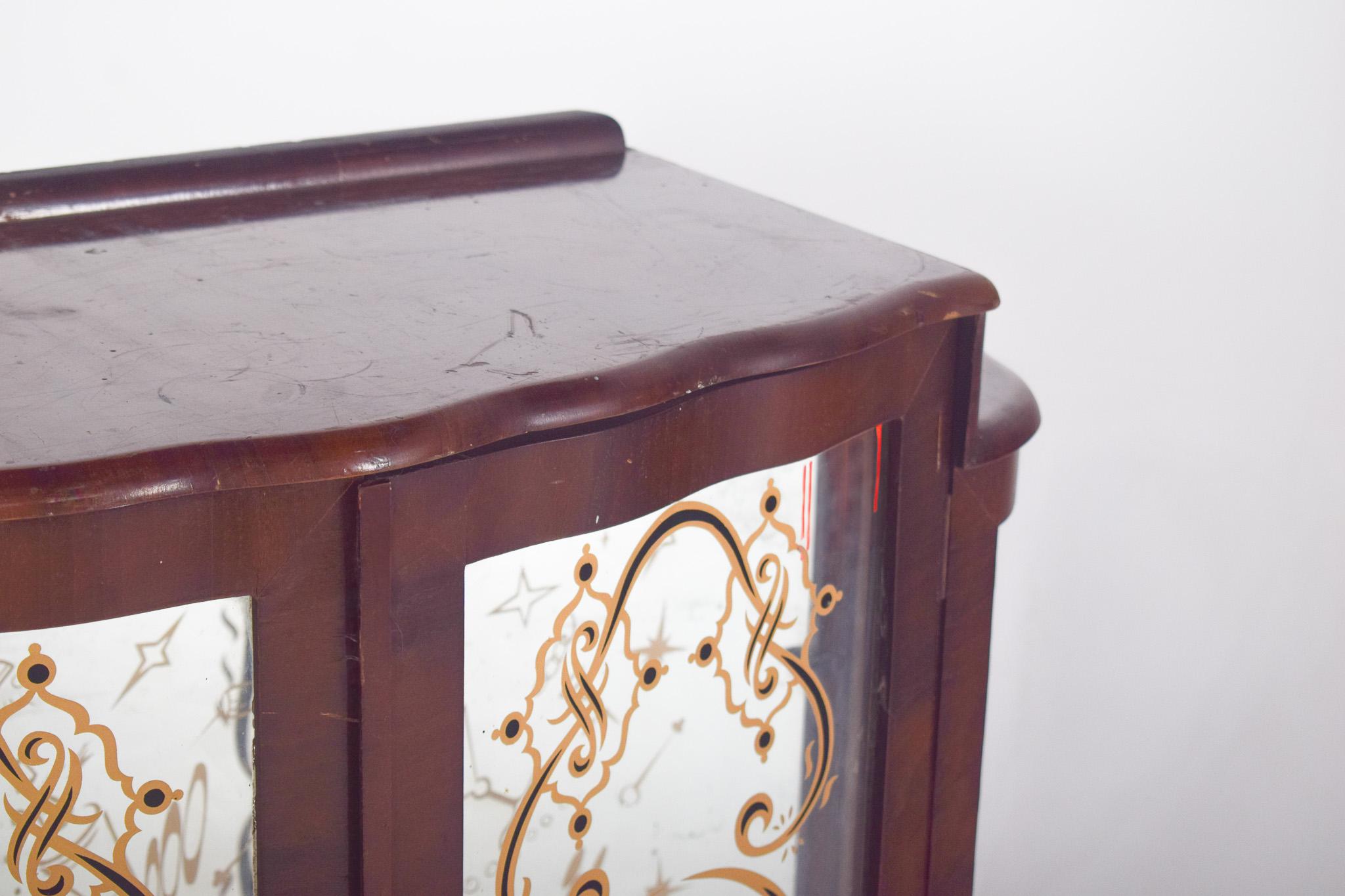 Verre Vitrine portugaise avec verre doré en vente