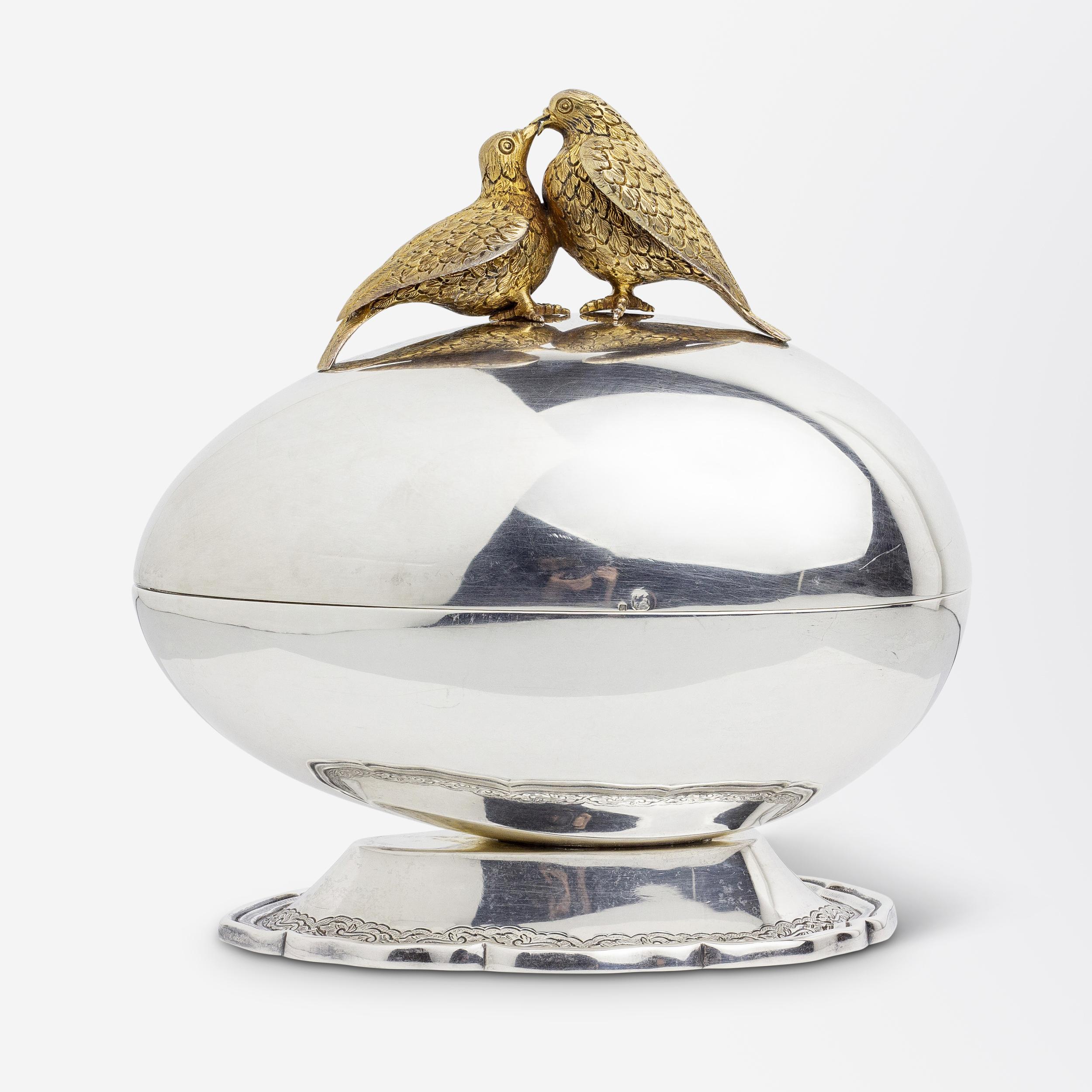 Portuguese Silver Bonbonniere Egg Box with Gilt Doves In Excellent Condition In Brisbane, QLD