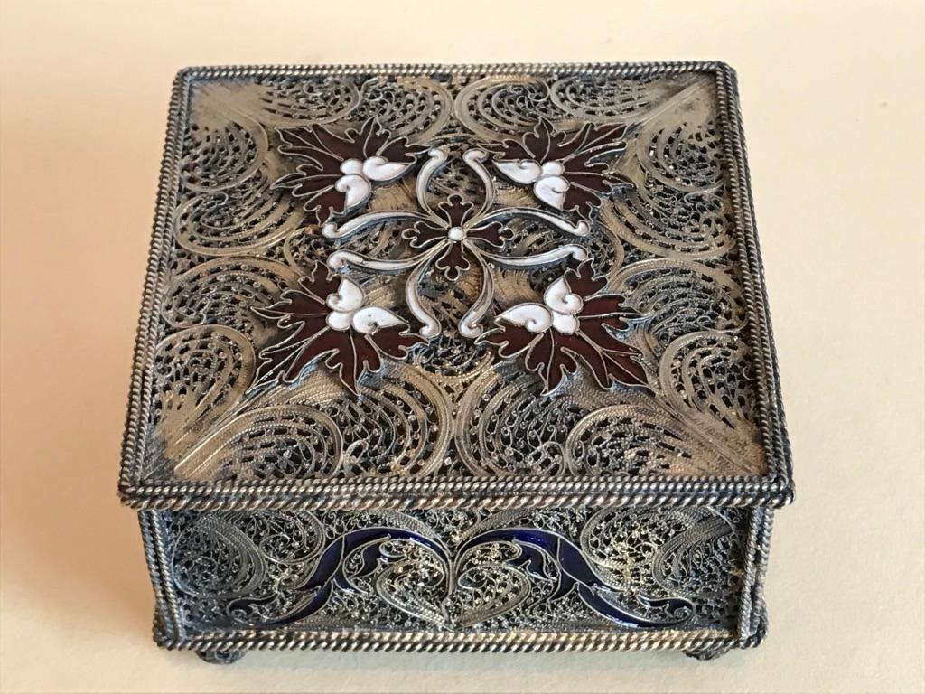 Portuguese Silver Filigree and Enamel Box with Gold Wash For Sale 4