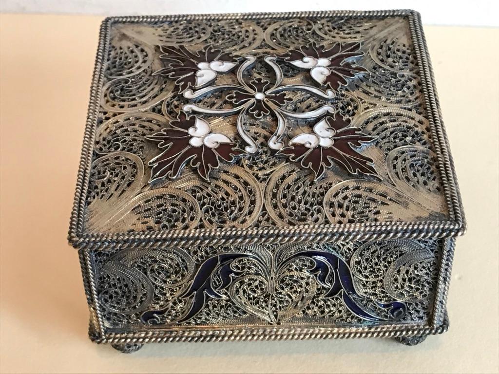 Portuguese Silver Filigree and Enamel Box with Gold Wash For Sale 6