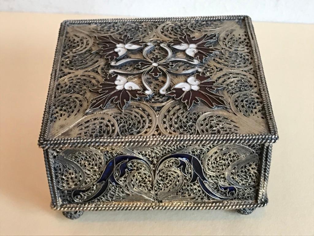 Portuguese Silver Filigree and Enamel Box with Gold Wash For Sale 7