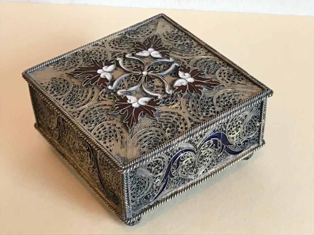 Hand-Crafted Portuguese Silver Filigree and Enamel Box with Gold Wash For Sale