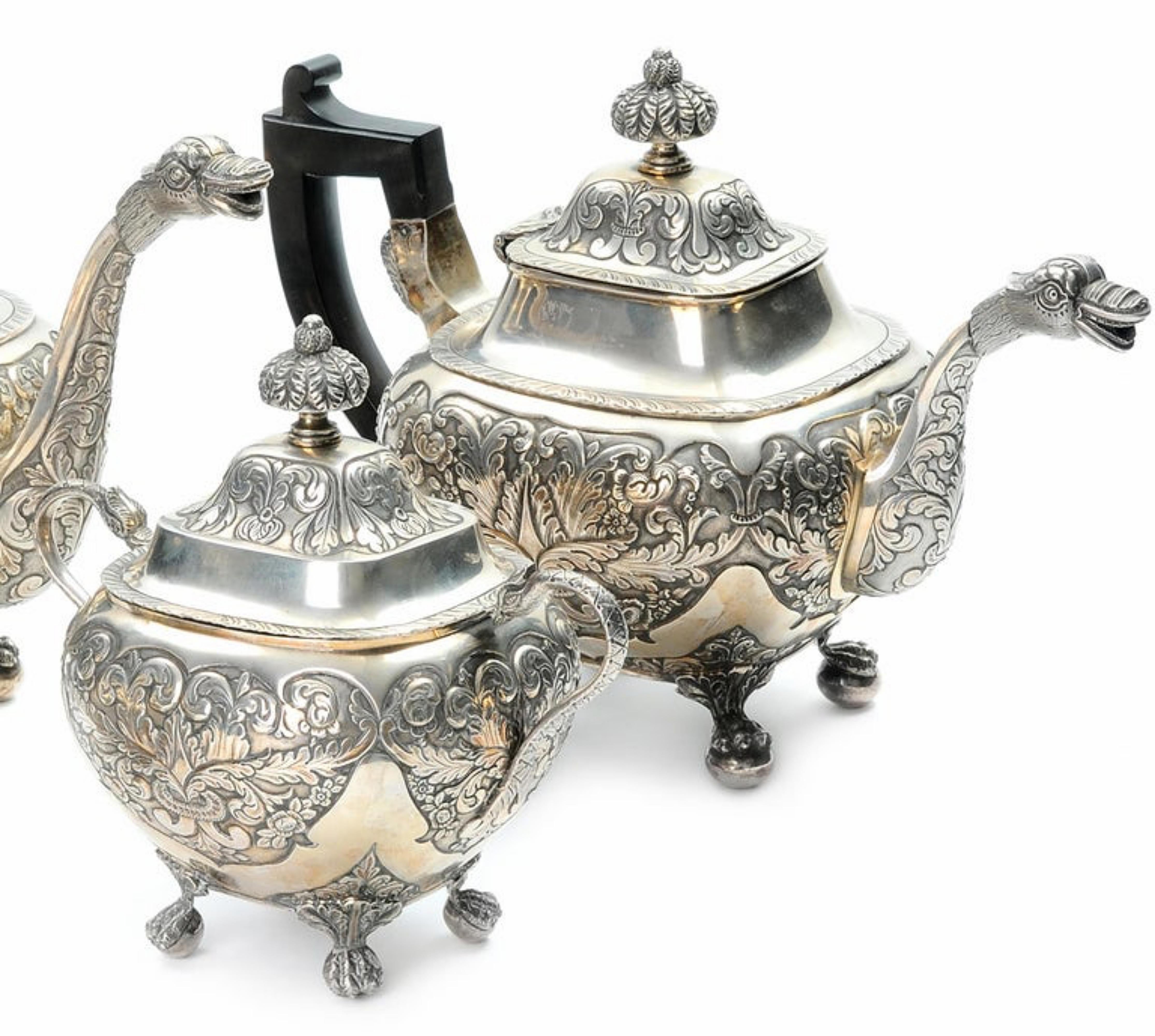 Portuguese Silver Tea and Coffee Service 19th Century In Good Condition For Sale In Madrid, ES