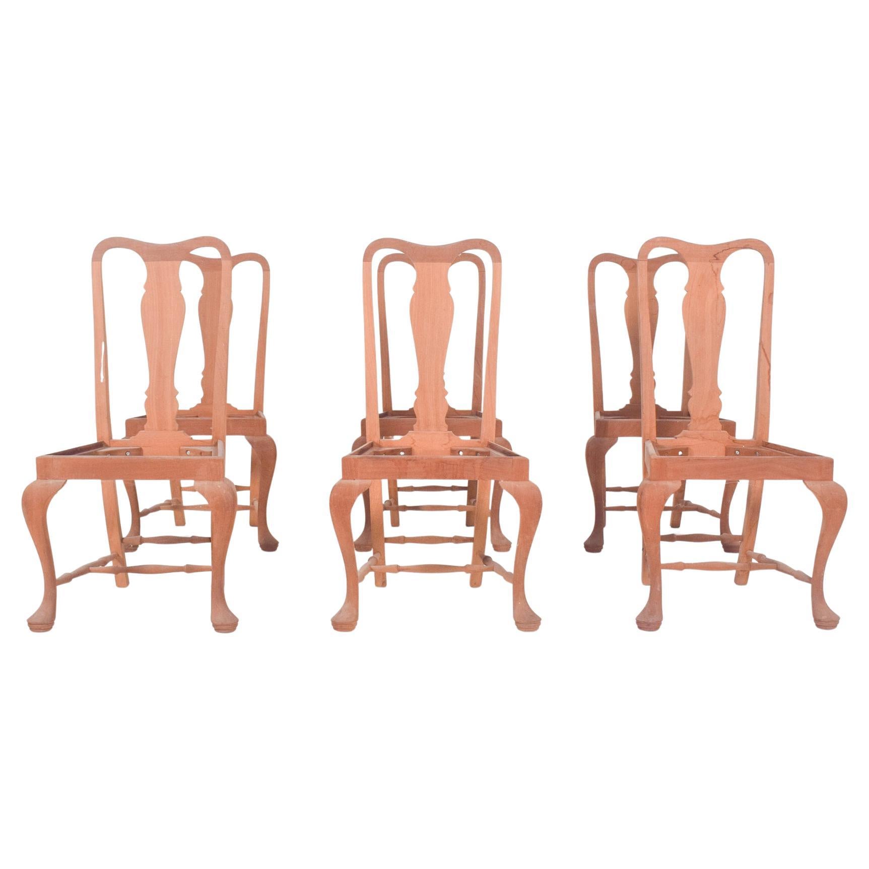 Six chaises de salle à manger Queen Anne de reproduction portugaise