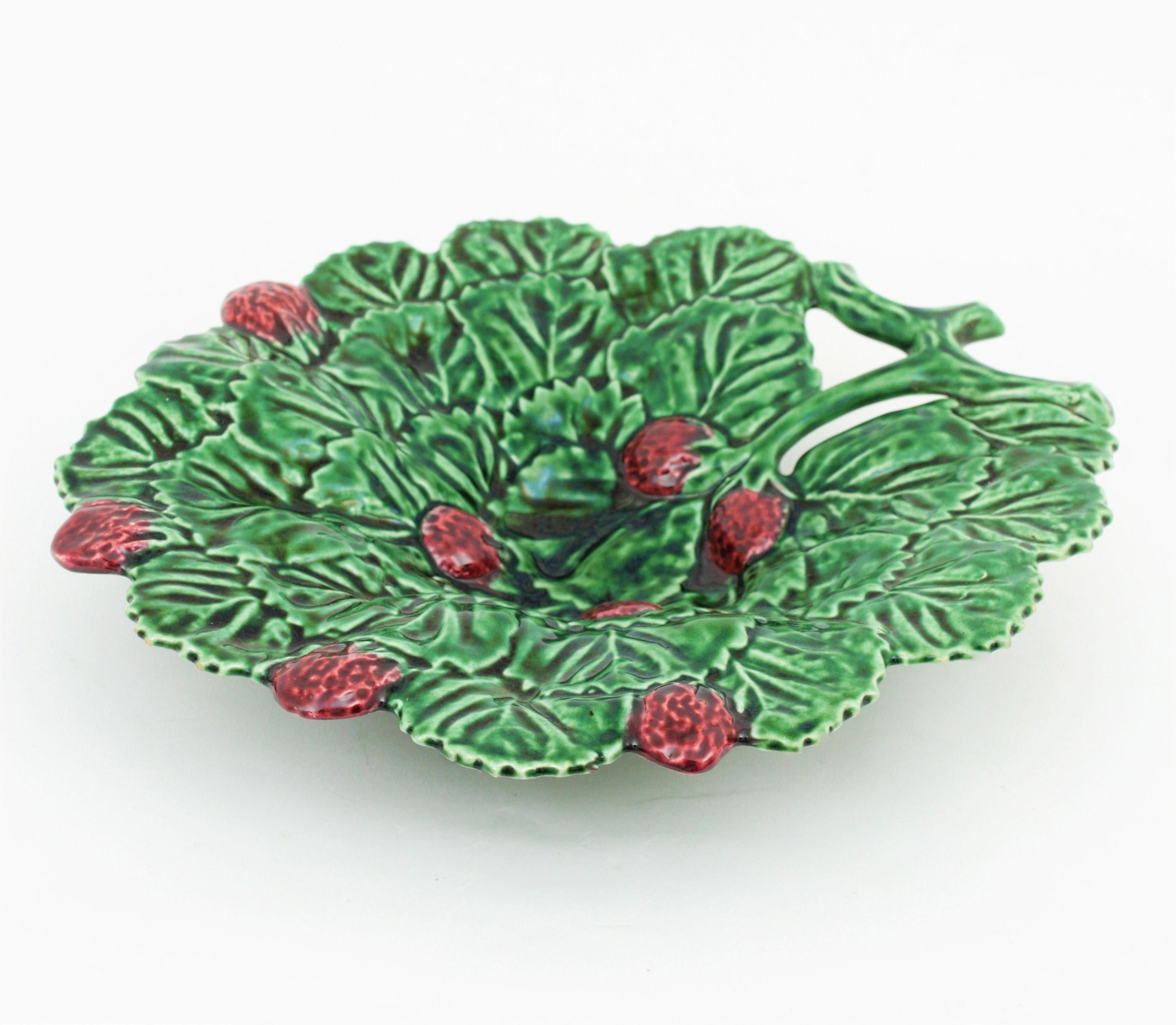 20th Century Portuguese Strawberry Leaf Glazed Ceramic Decorative Platter For Sale